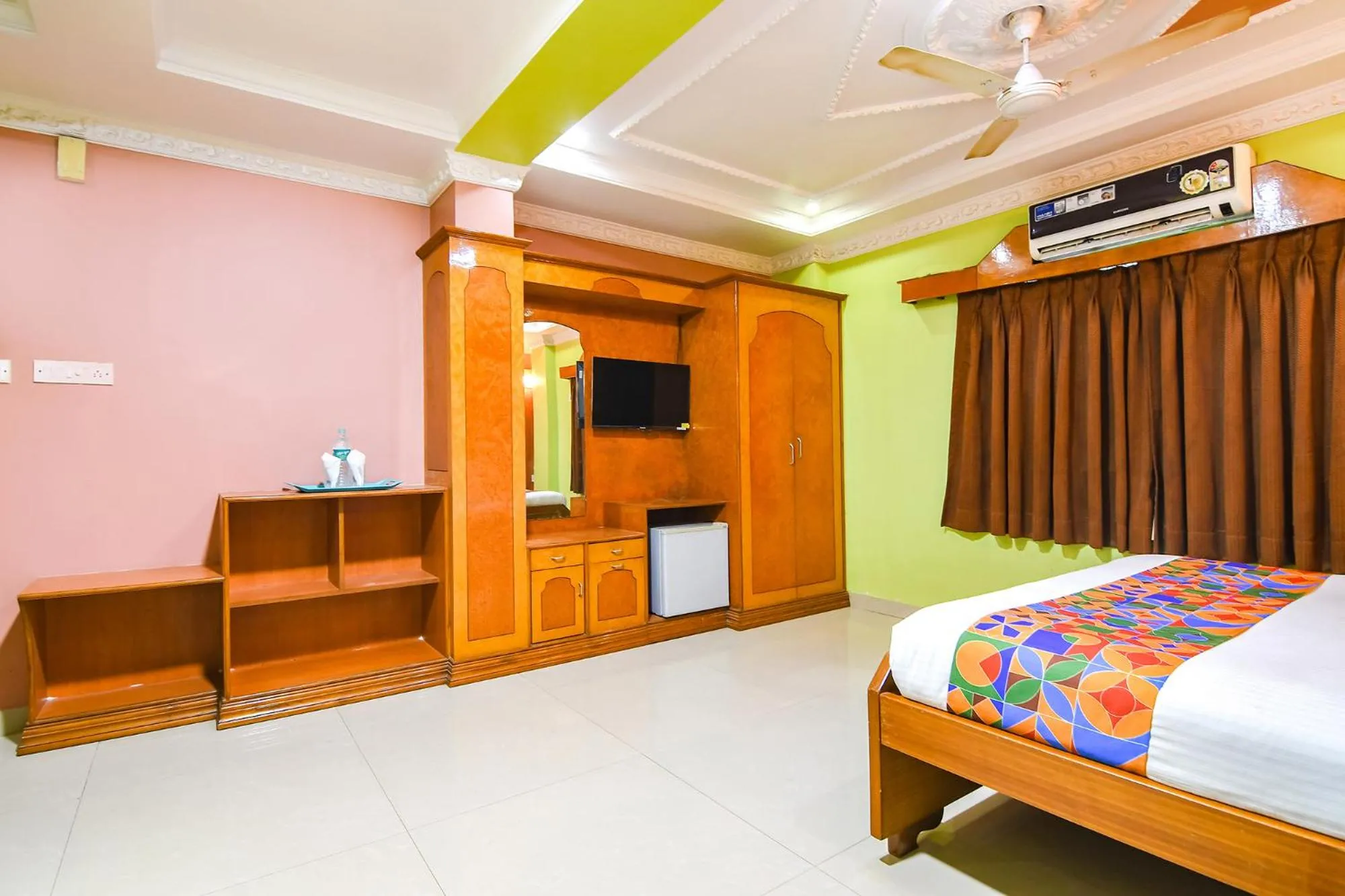 Bed in FabExpress Wild Orchid - 800m from Medica Superspecialty Hospital