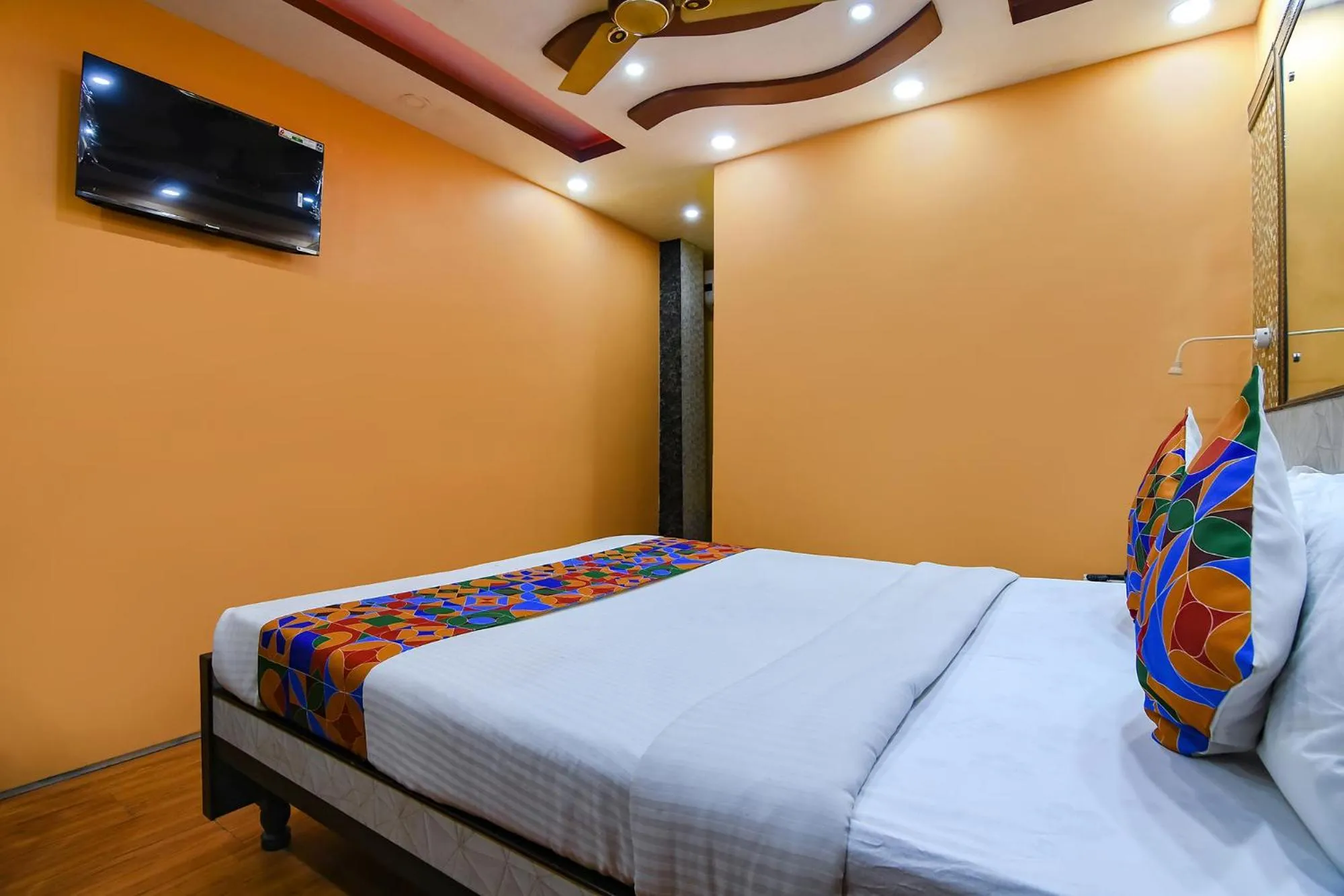 Bed in FabExpress Wild Orchid - 800m from Medica Superspecialty Hospital