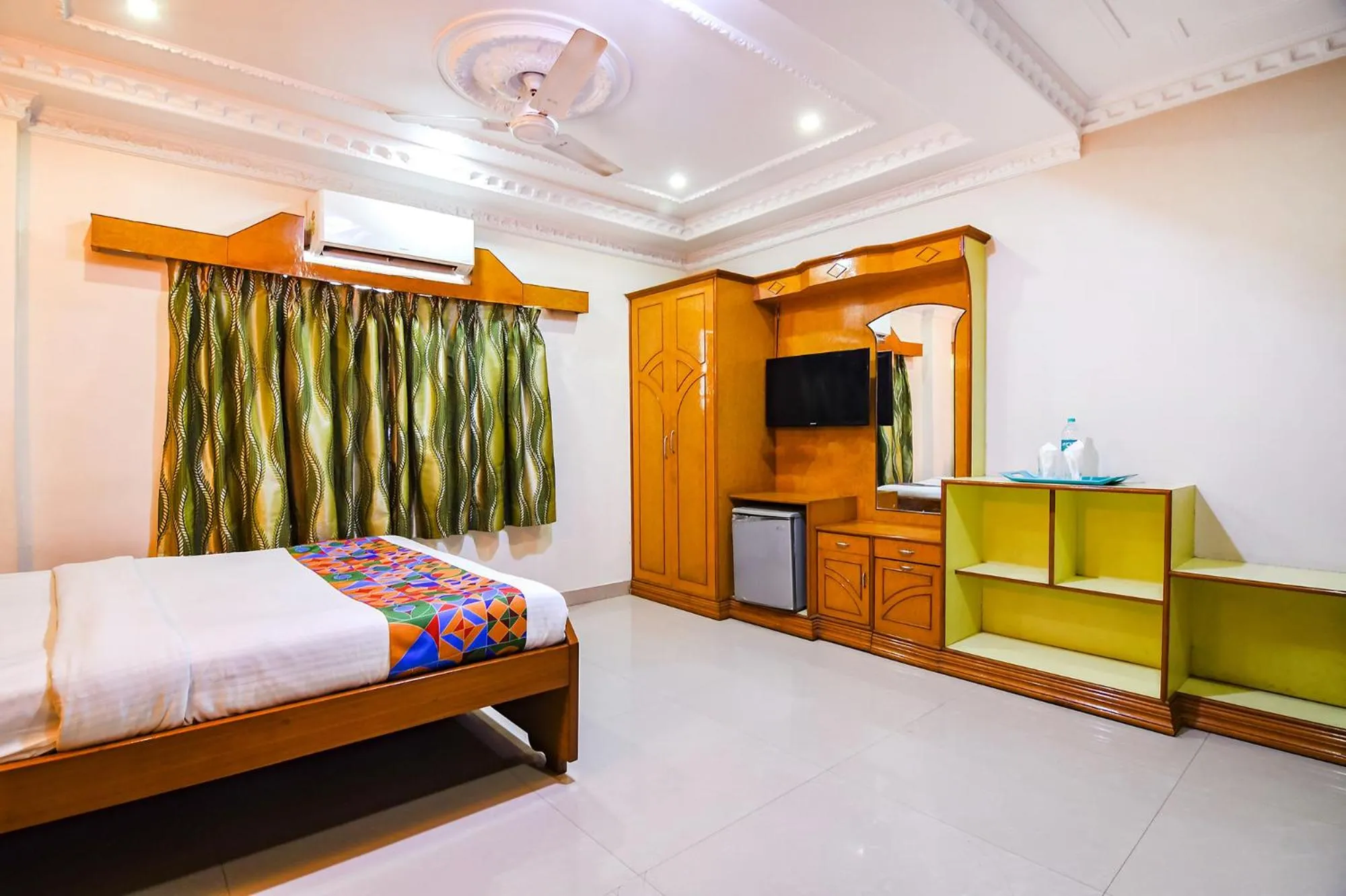 Bed in FabExpress Wild Orchid - 800m from Medica Superspecialty Hospital