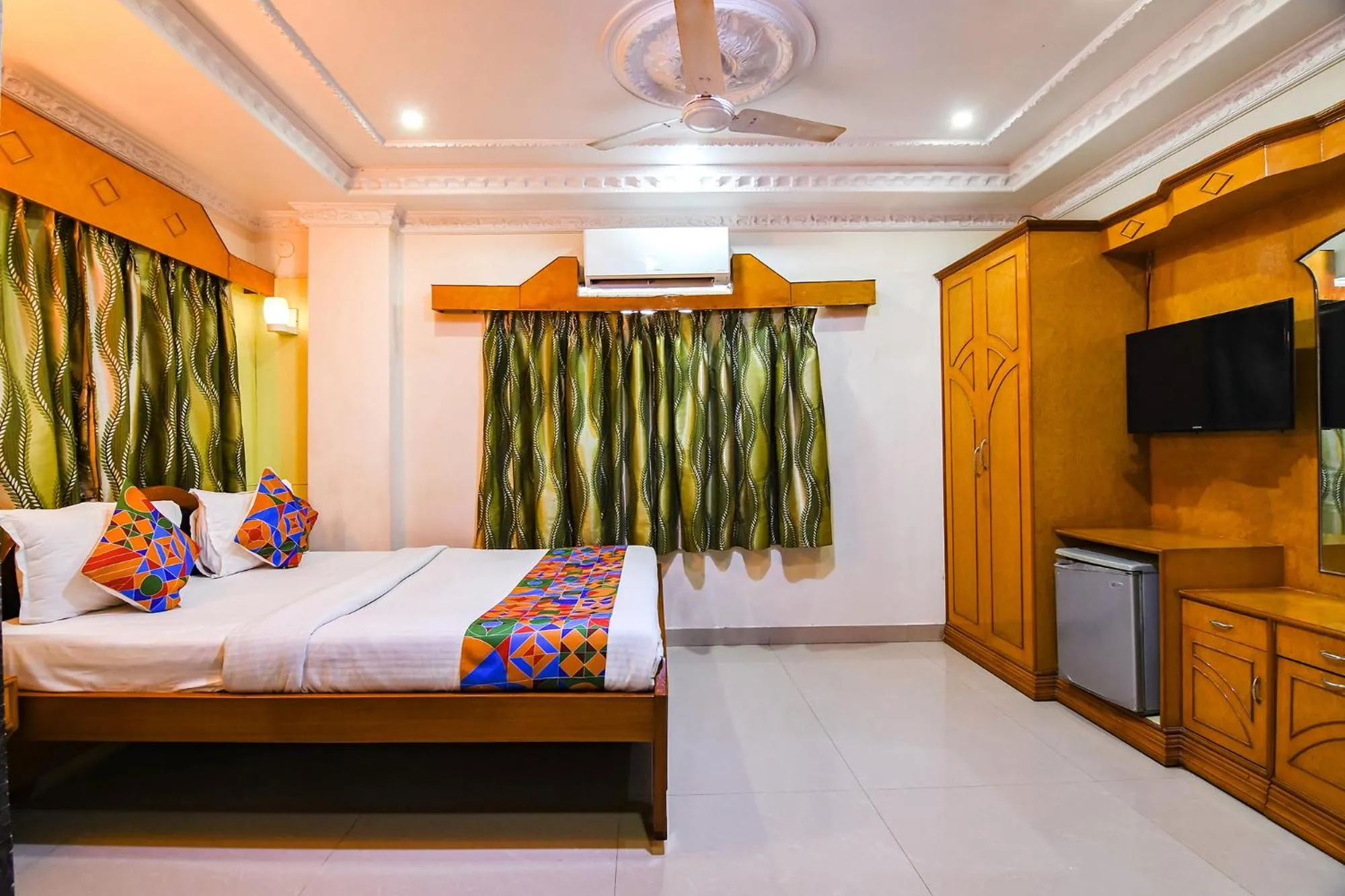 Bed in FabExpress Wild Orchid - 800m from Medica Superspecialty Hospital