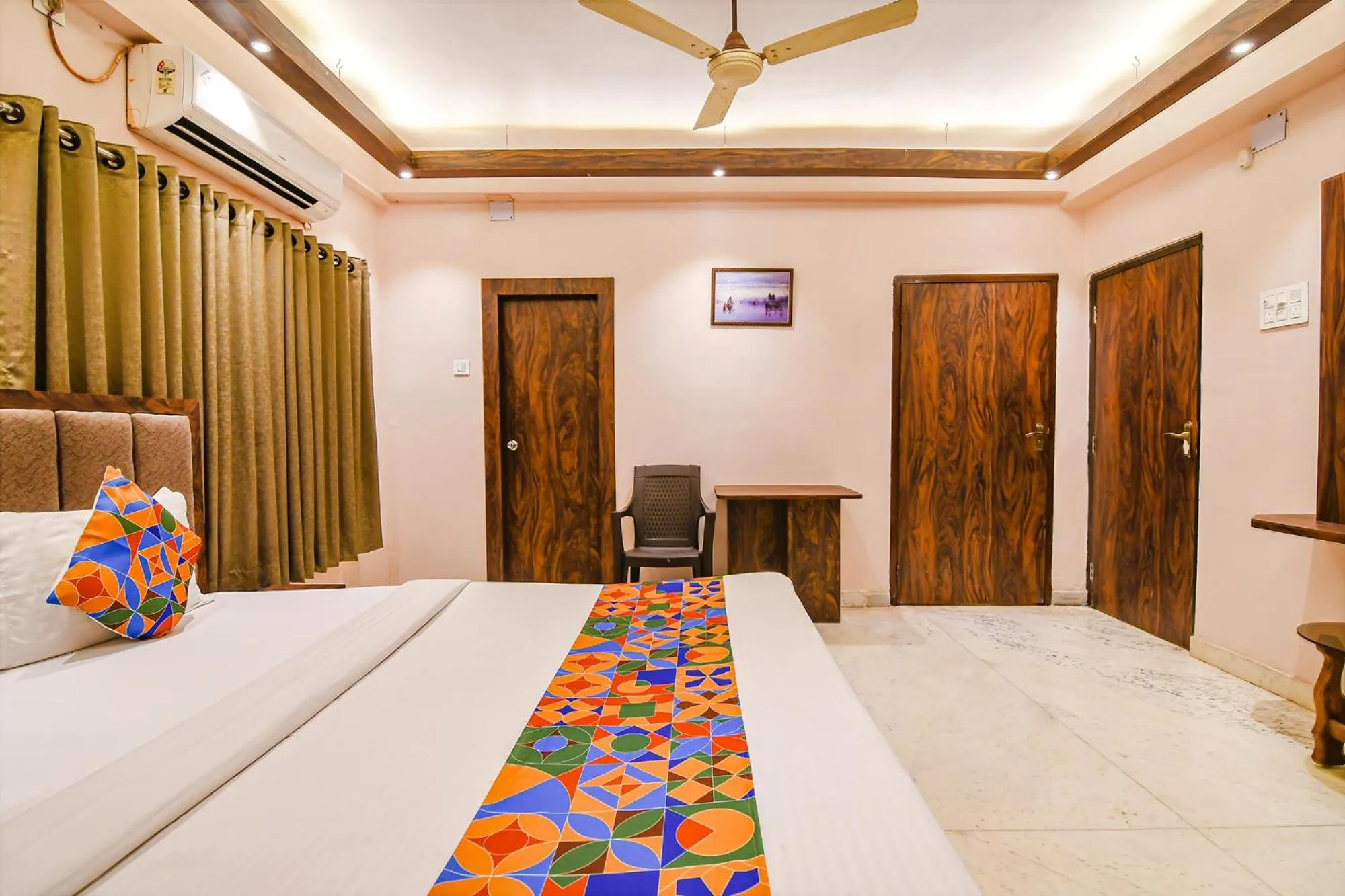 Bed in FabHotel The Golden Orchid