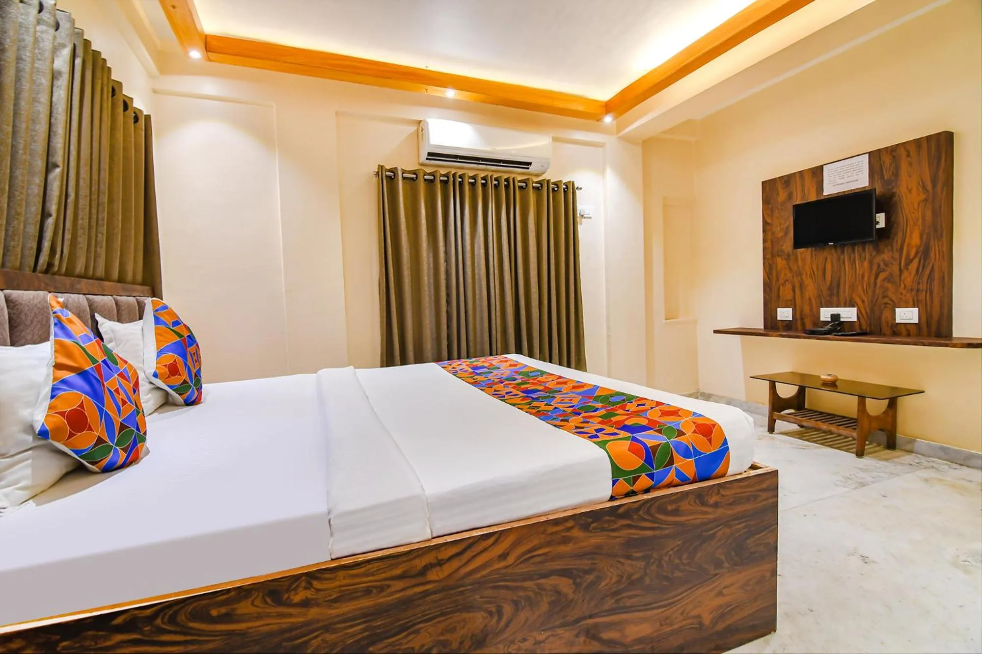 Bed in FabHotel The Golden Orchid