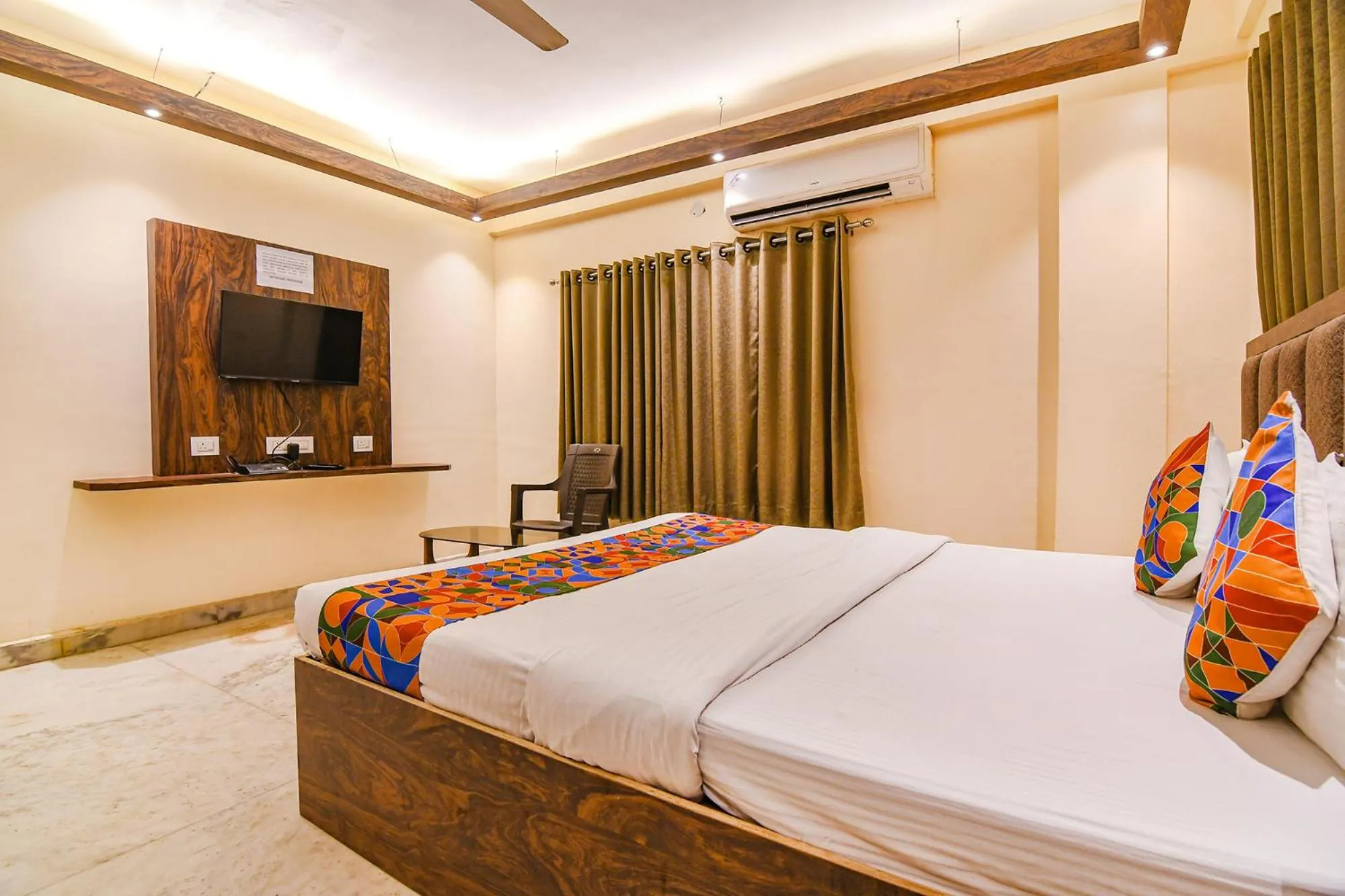 Bed in FabHotel The Golden Orchid