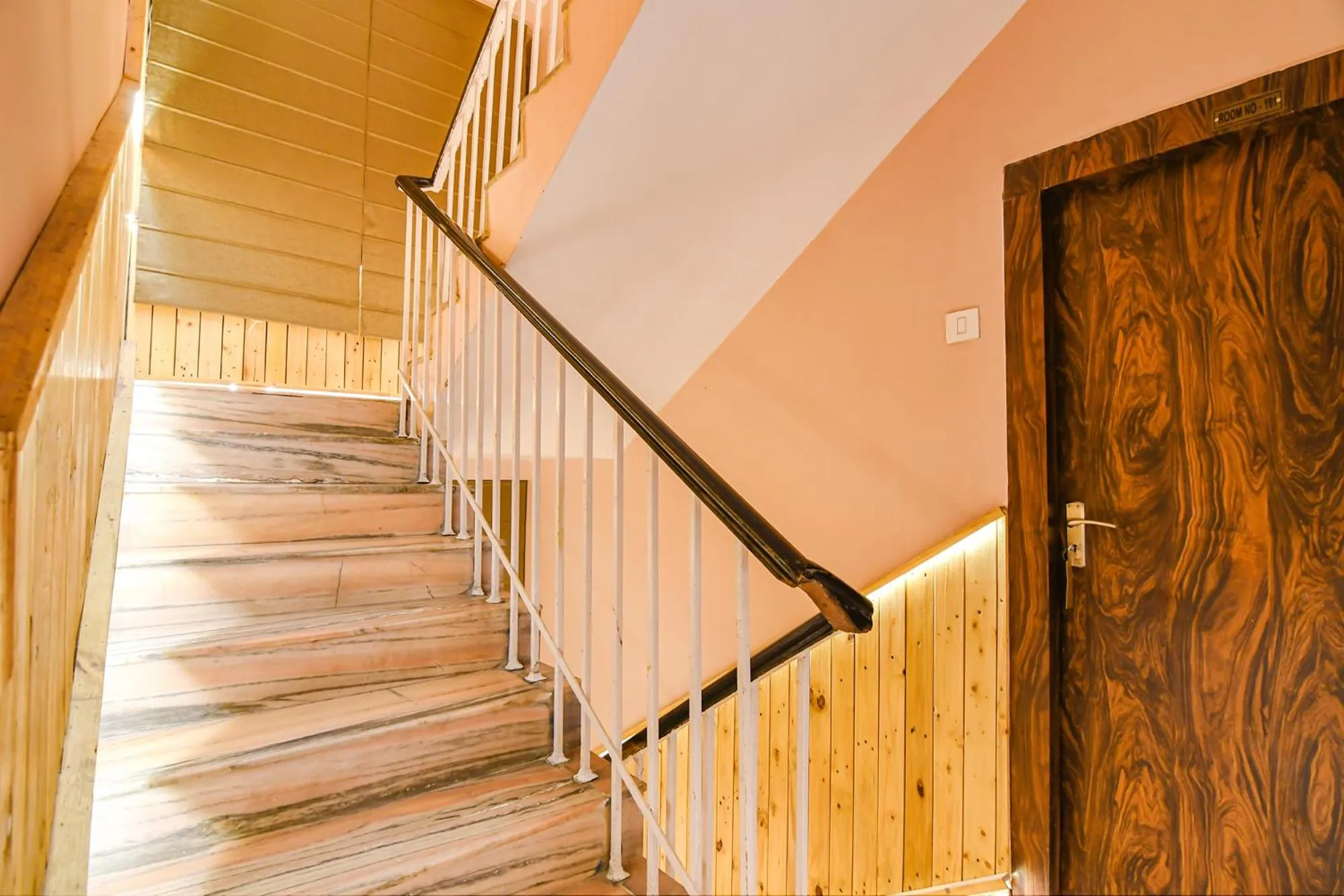 Lobby or reception in FabHotel The Golden Orchid