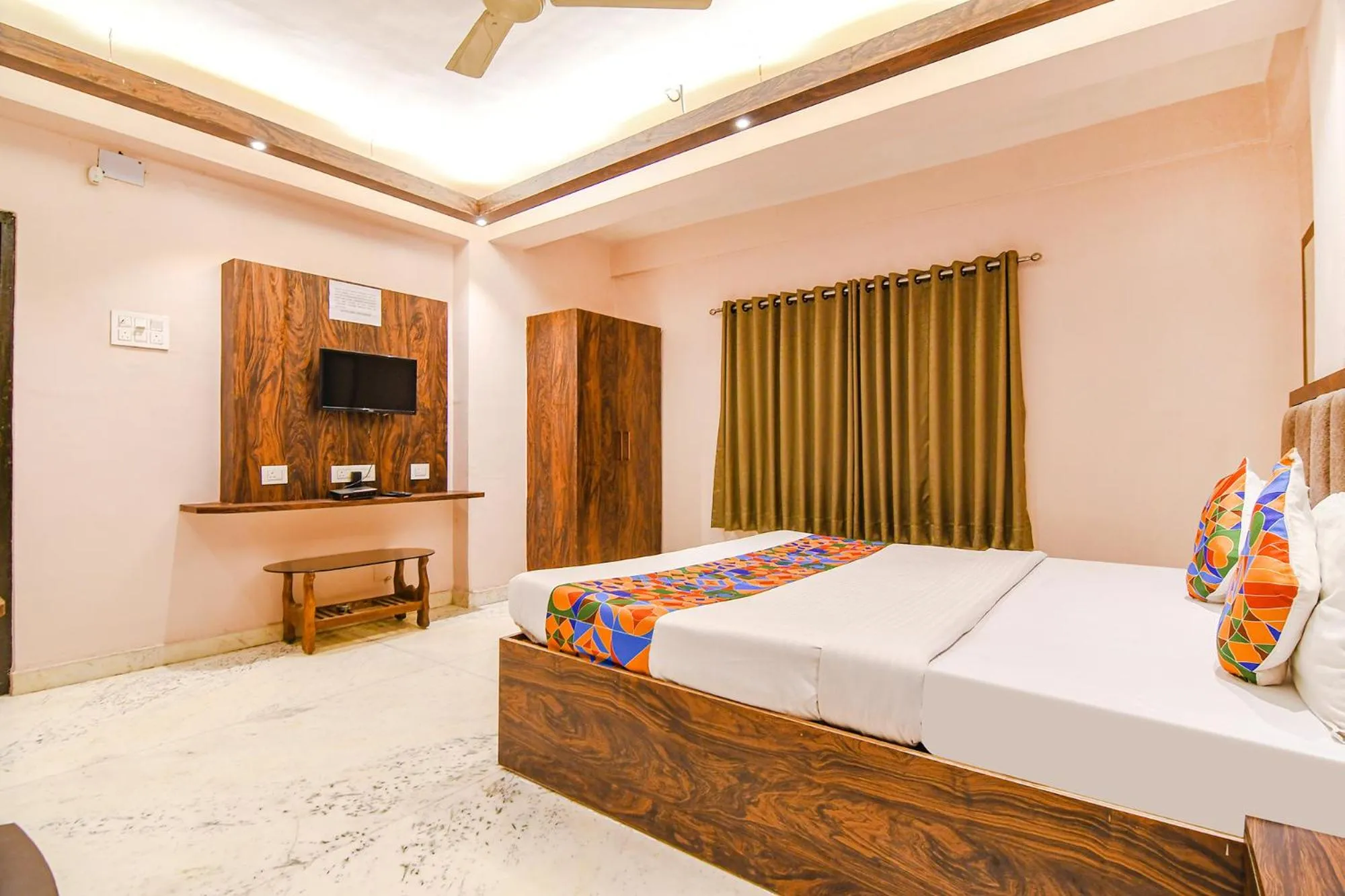 Bed in FabHotel The Golden Orchid