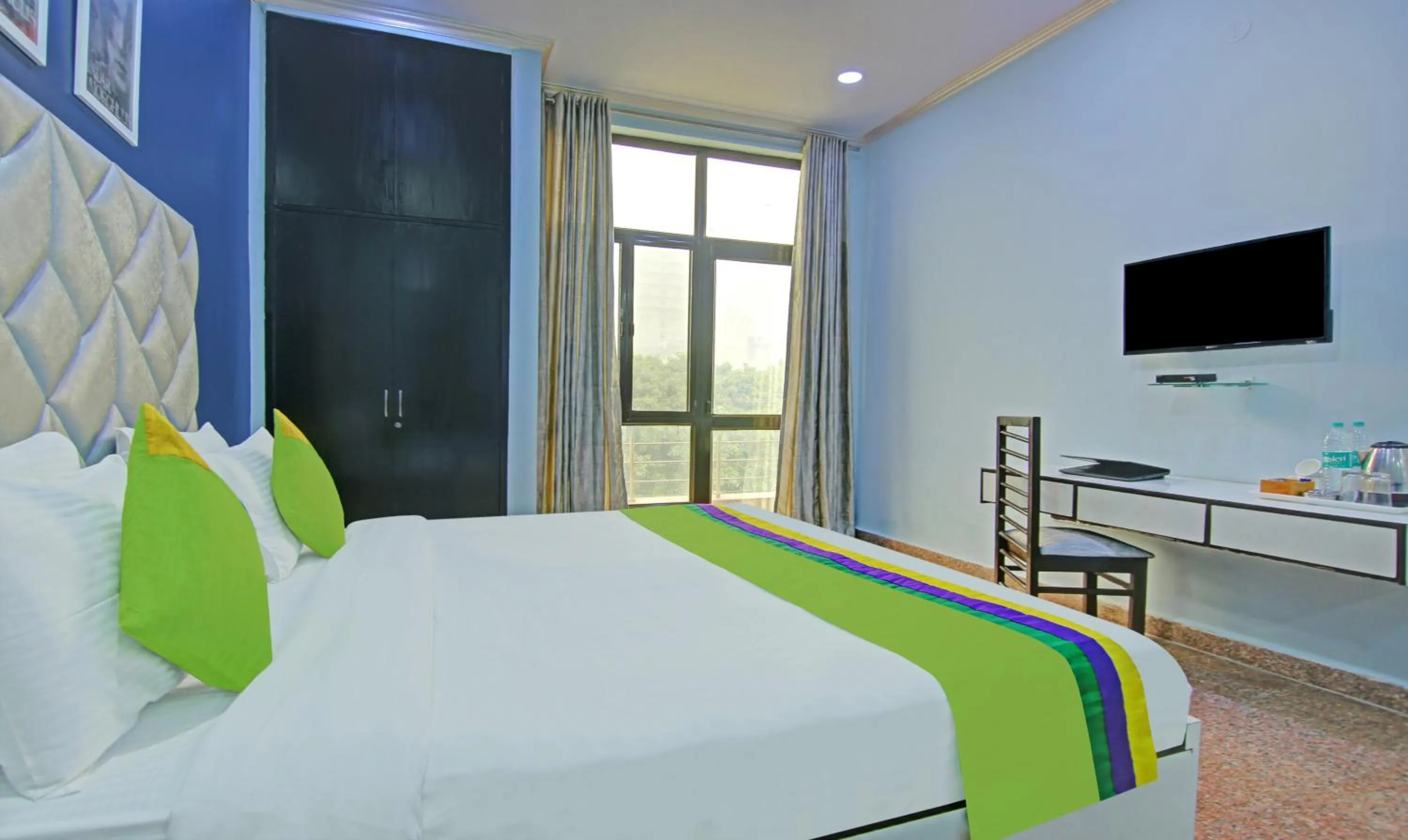 Bedroom, Bed in Itsy Hotels Golden Vista