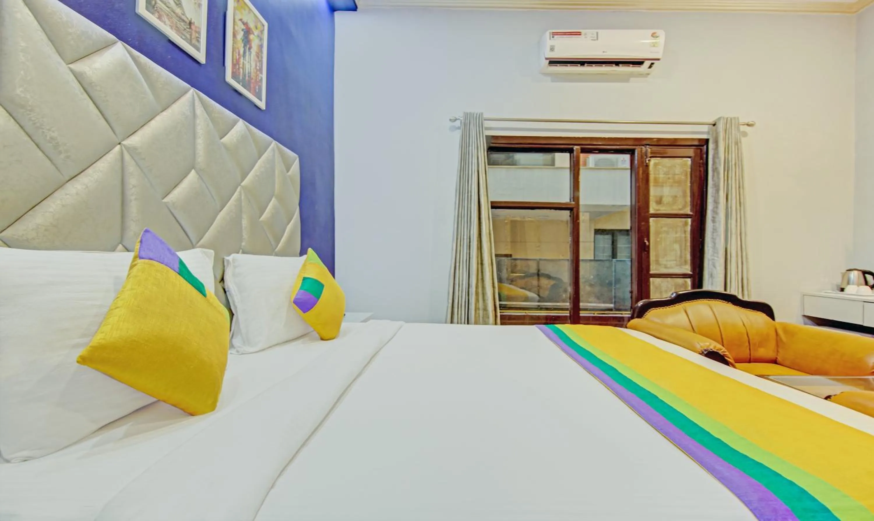 Bedroom, Bed in Itsy Hotels Golden Vista