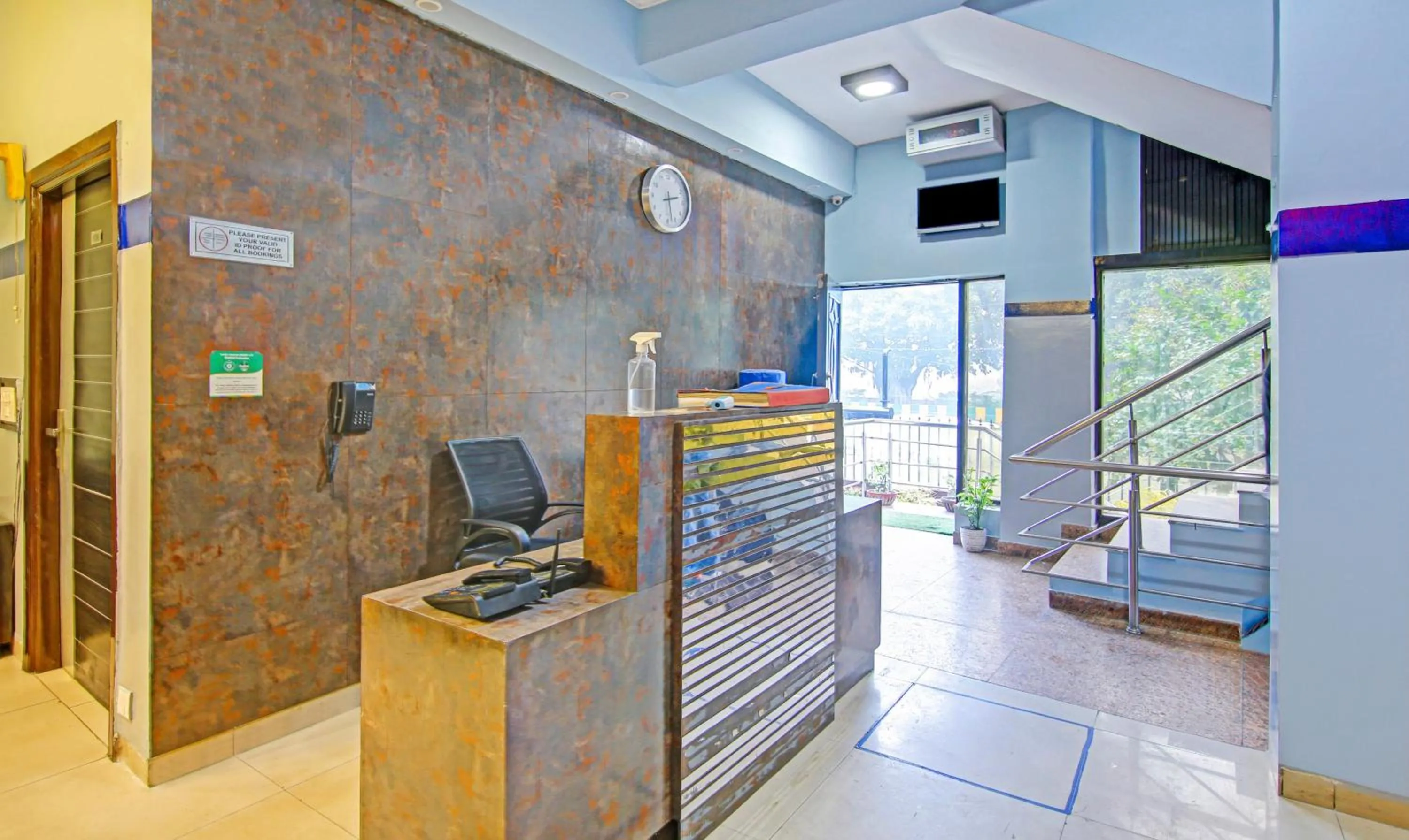 Lobby or reception in Itsy Hotels Golden Vista