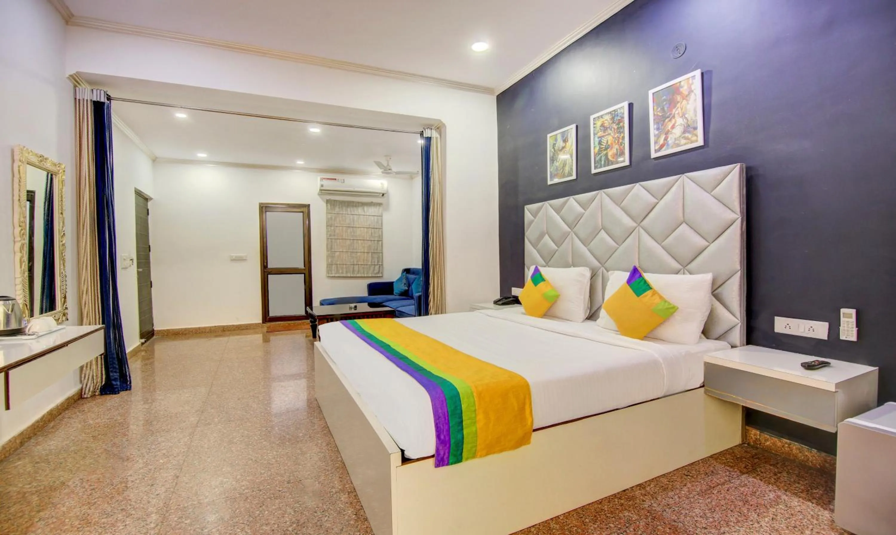 Bedroom, Bed in Itsy Hotels Golden Vista