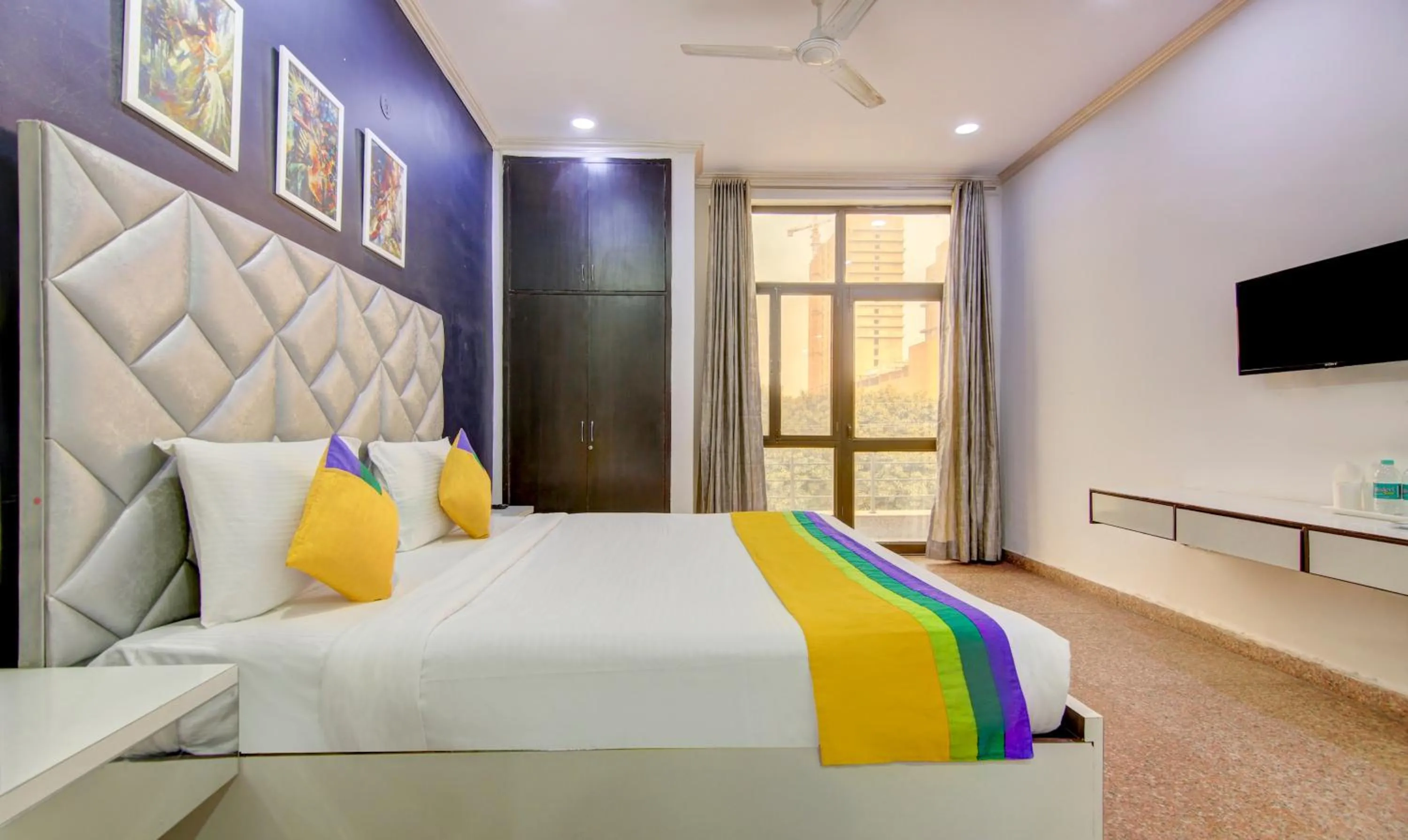 Bedroom, Bed in Itsy Hotels Golden Vista