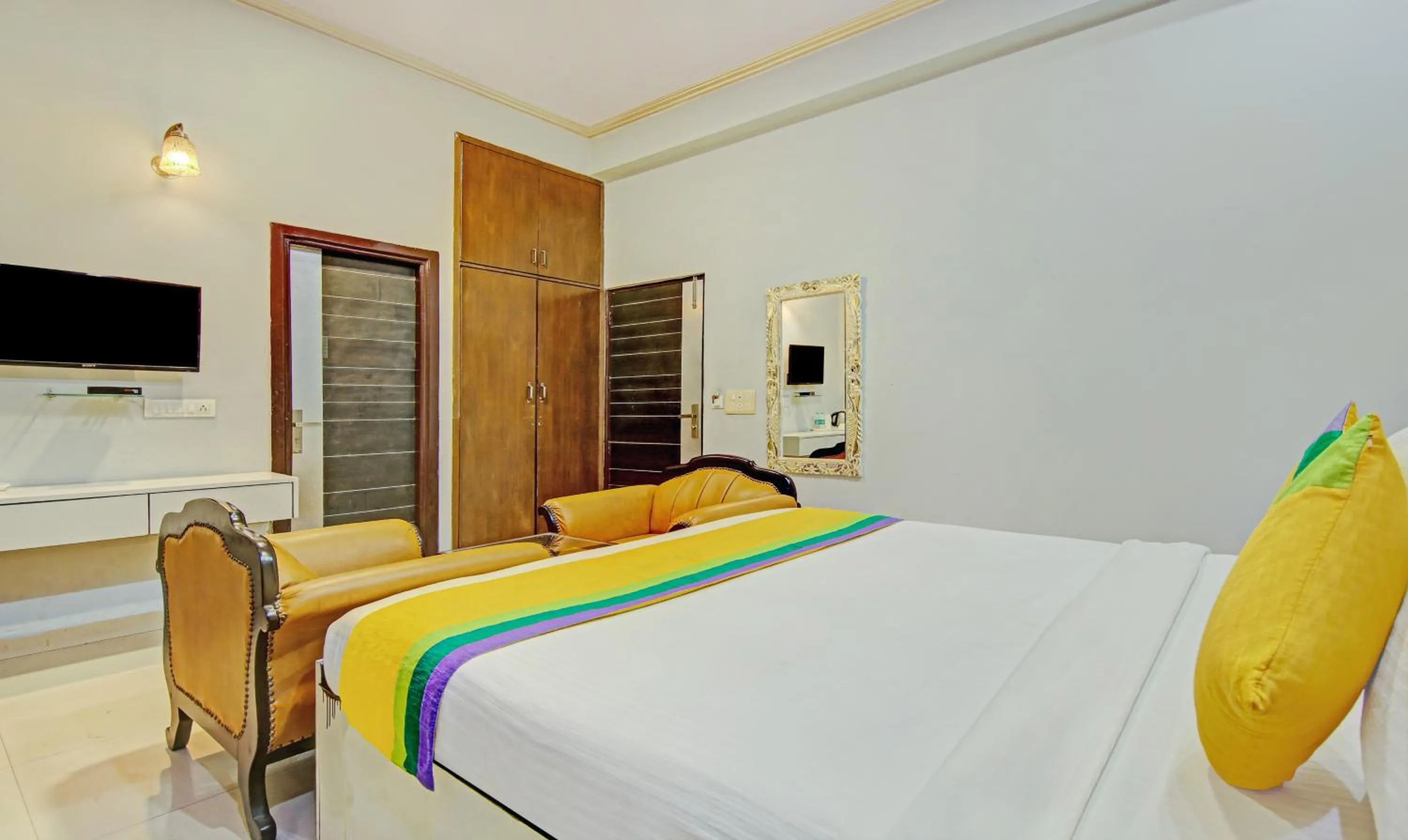 Bedroom, Bed in Itsy Hotels Golden Vista
