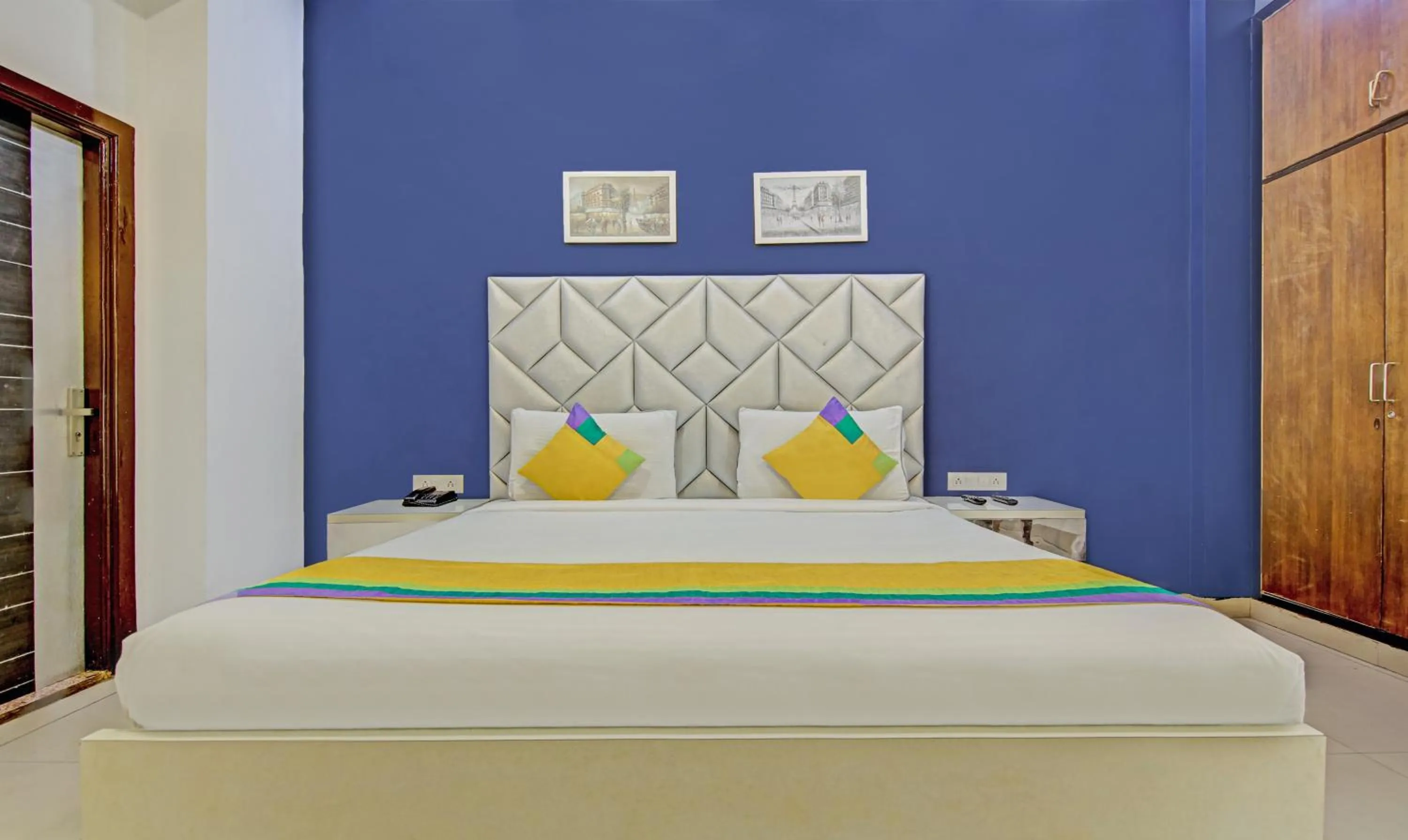 Bedroom, Bed in Itsy Hotels Golden Vista