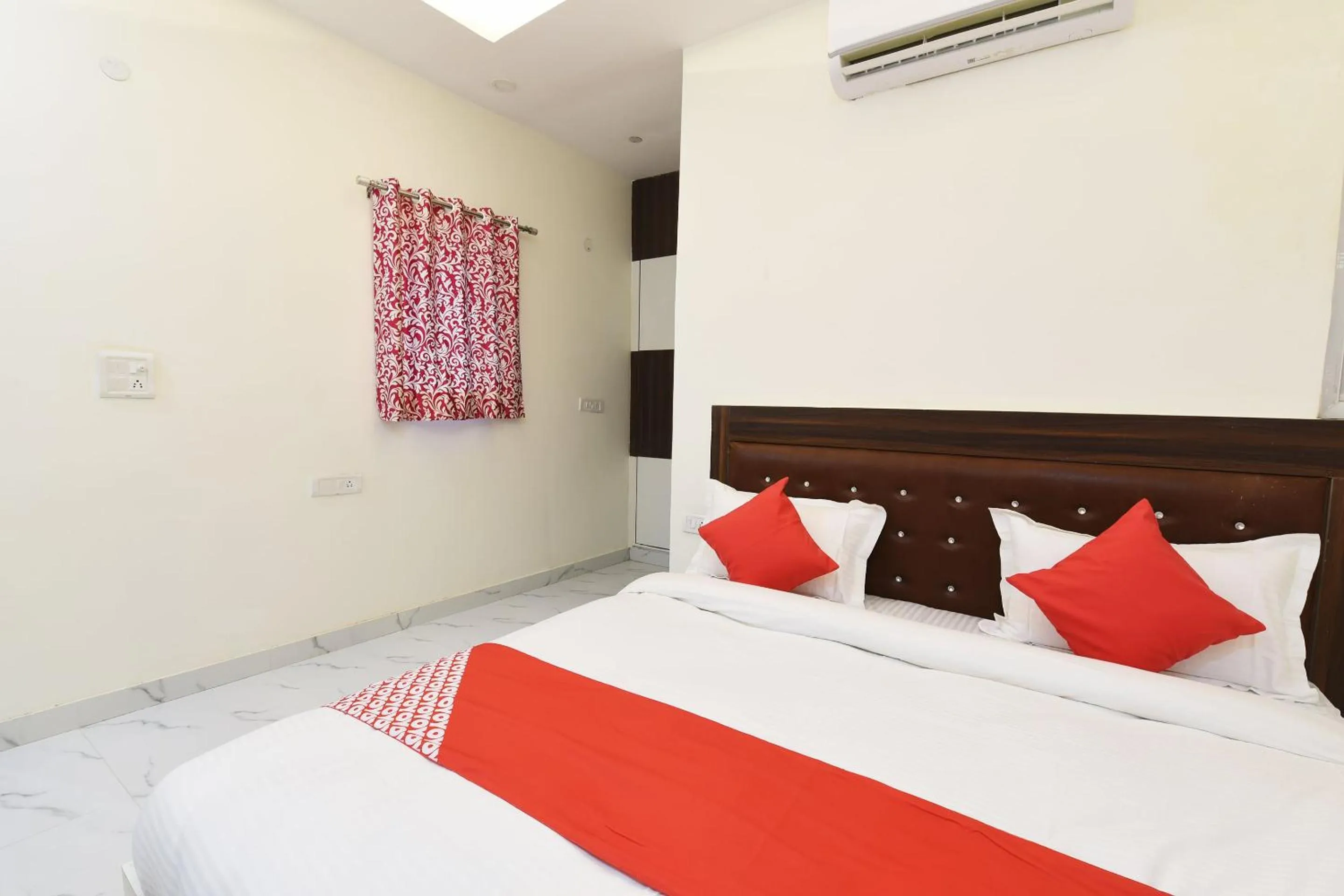 Bedroom in Hotel O The Signature Hotel Near Iskcon Temple Noida