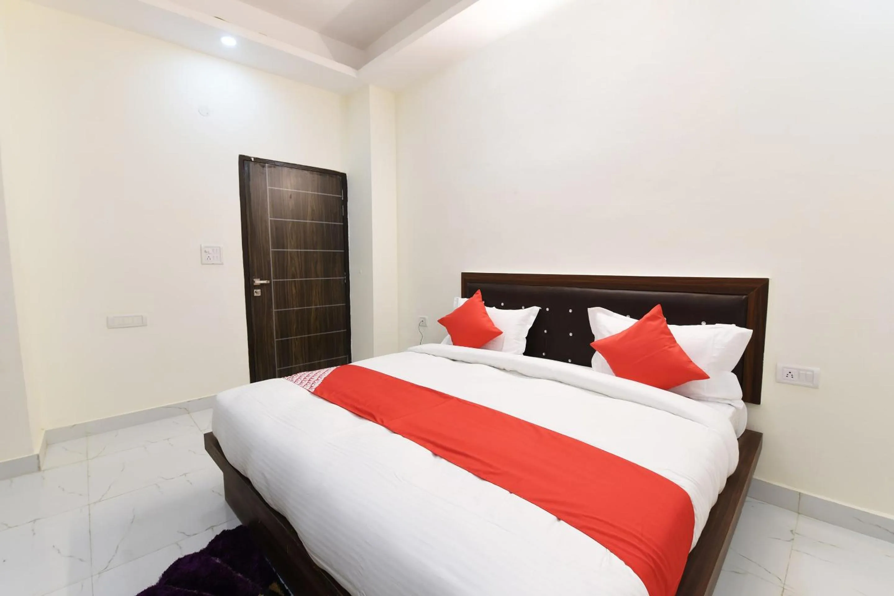 Bedroom in Hotel O The Signature Hotel Near Iskcon Temple Noida