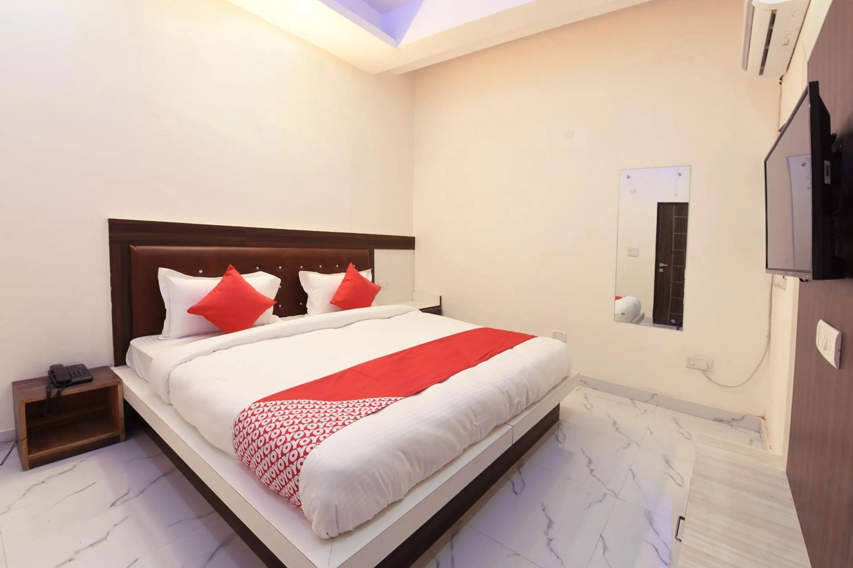 Hotel O The Signature Hotel Near Iskcon Temple Noida