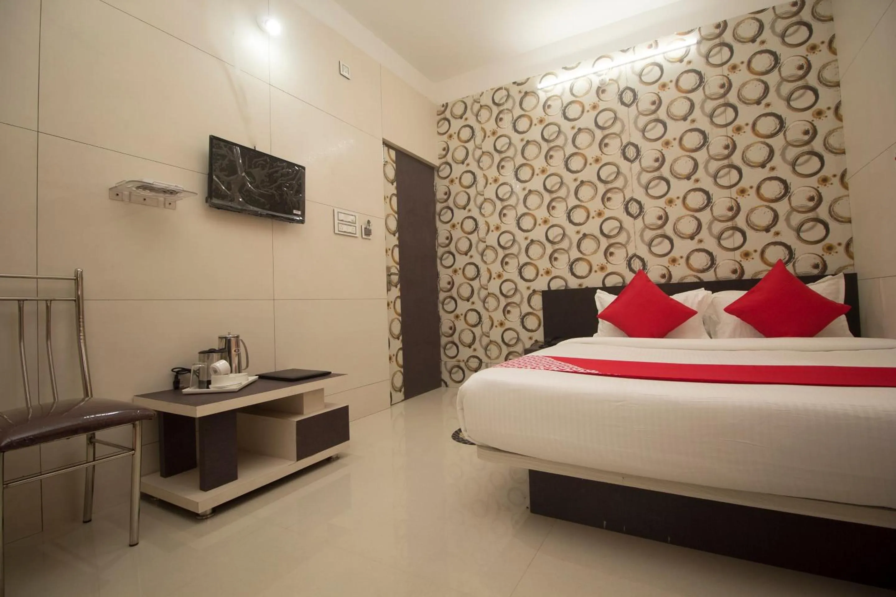 Bedroom, Bed in Super Capital O Priyanshu