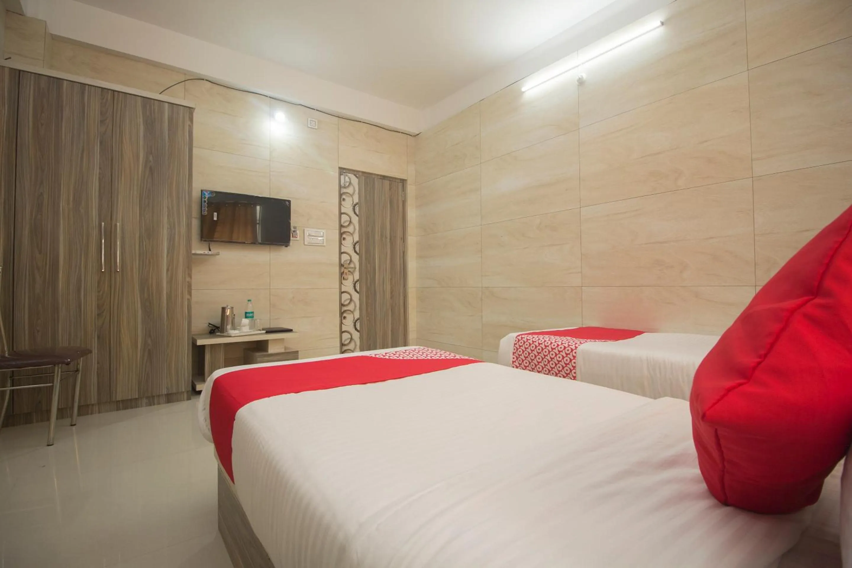 Bedroom, Bed in Super Capital O Priyanshu