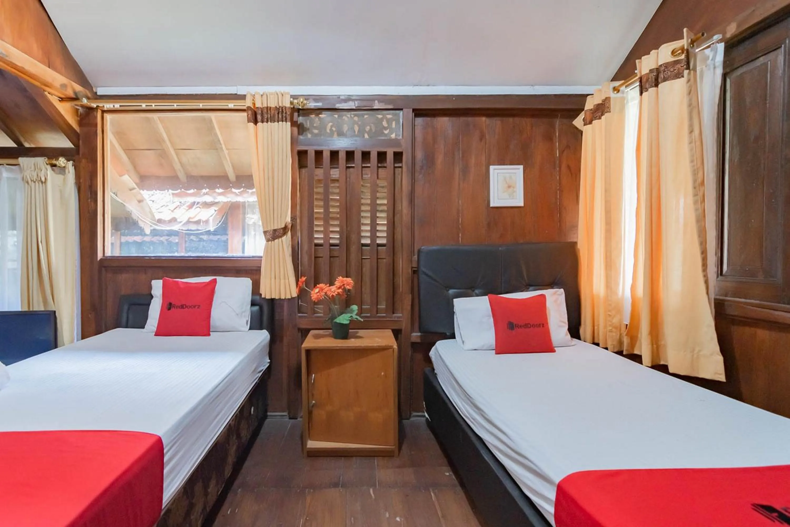 Bedroom, Bed in RedDoorz near Farmhouse Lembang