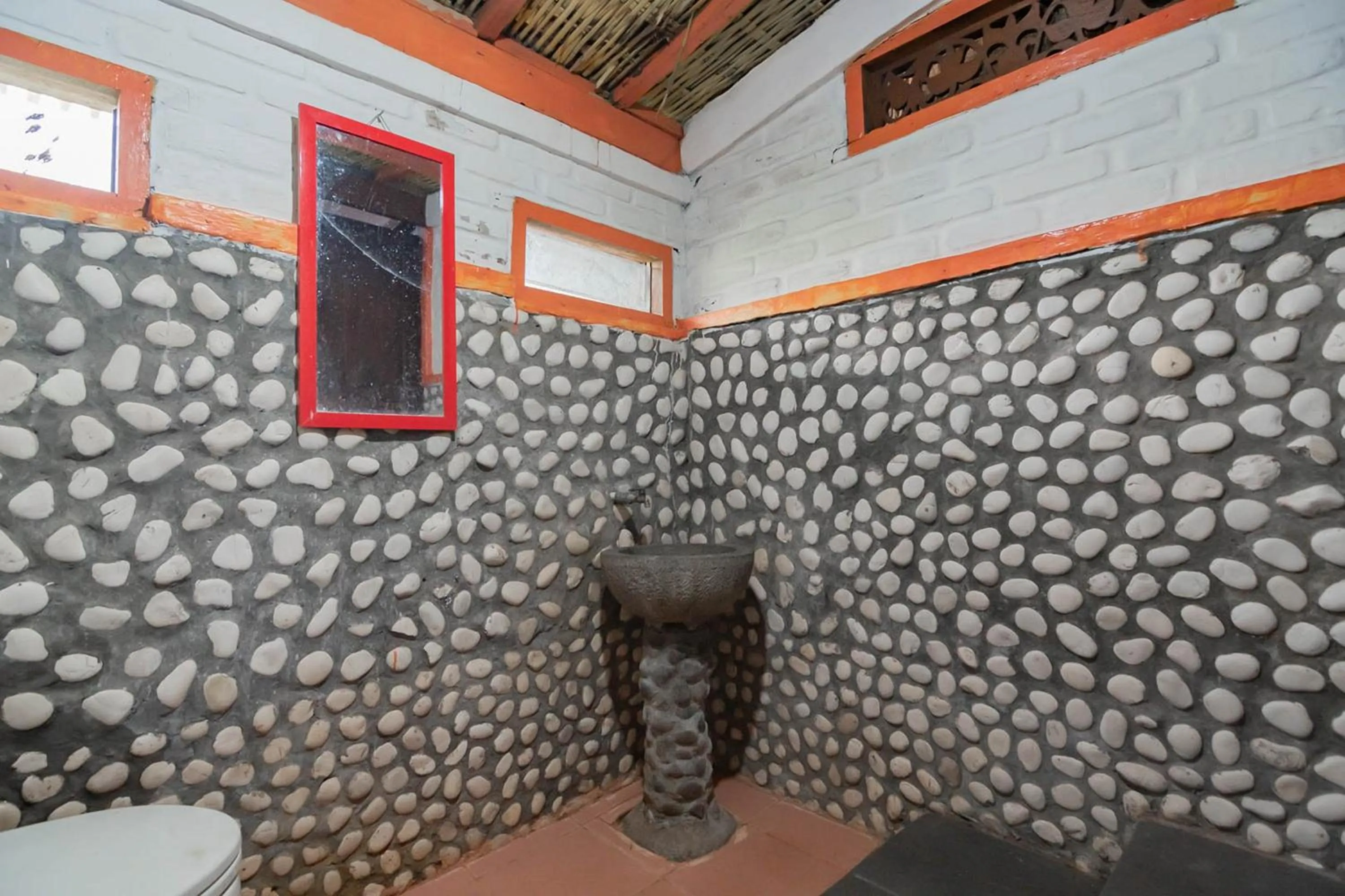 Bathroom in RedDoorz near Farmhouse Lembang