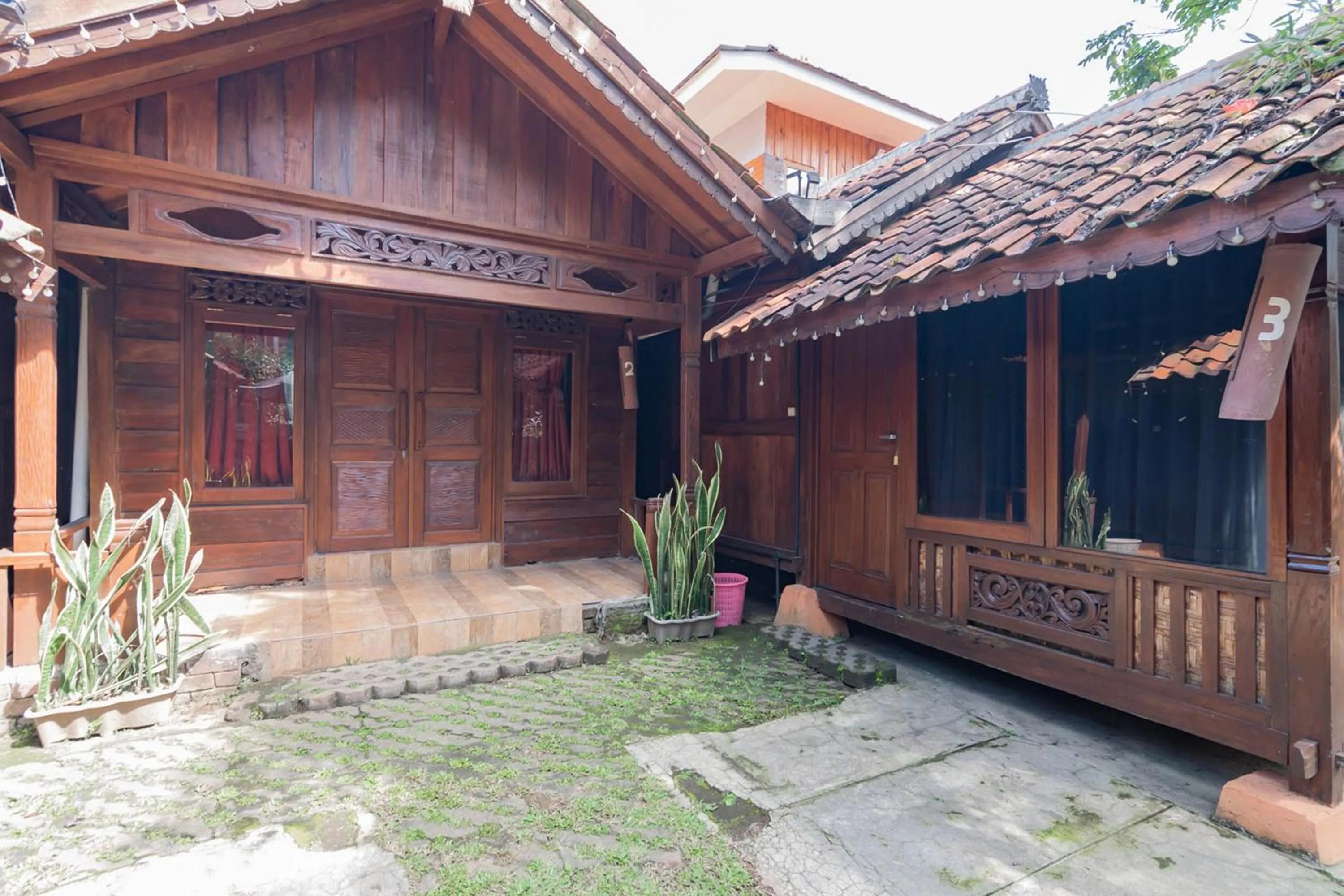 Property building in RedDoorz near Farmhouse Lembang