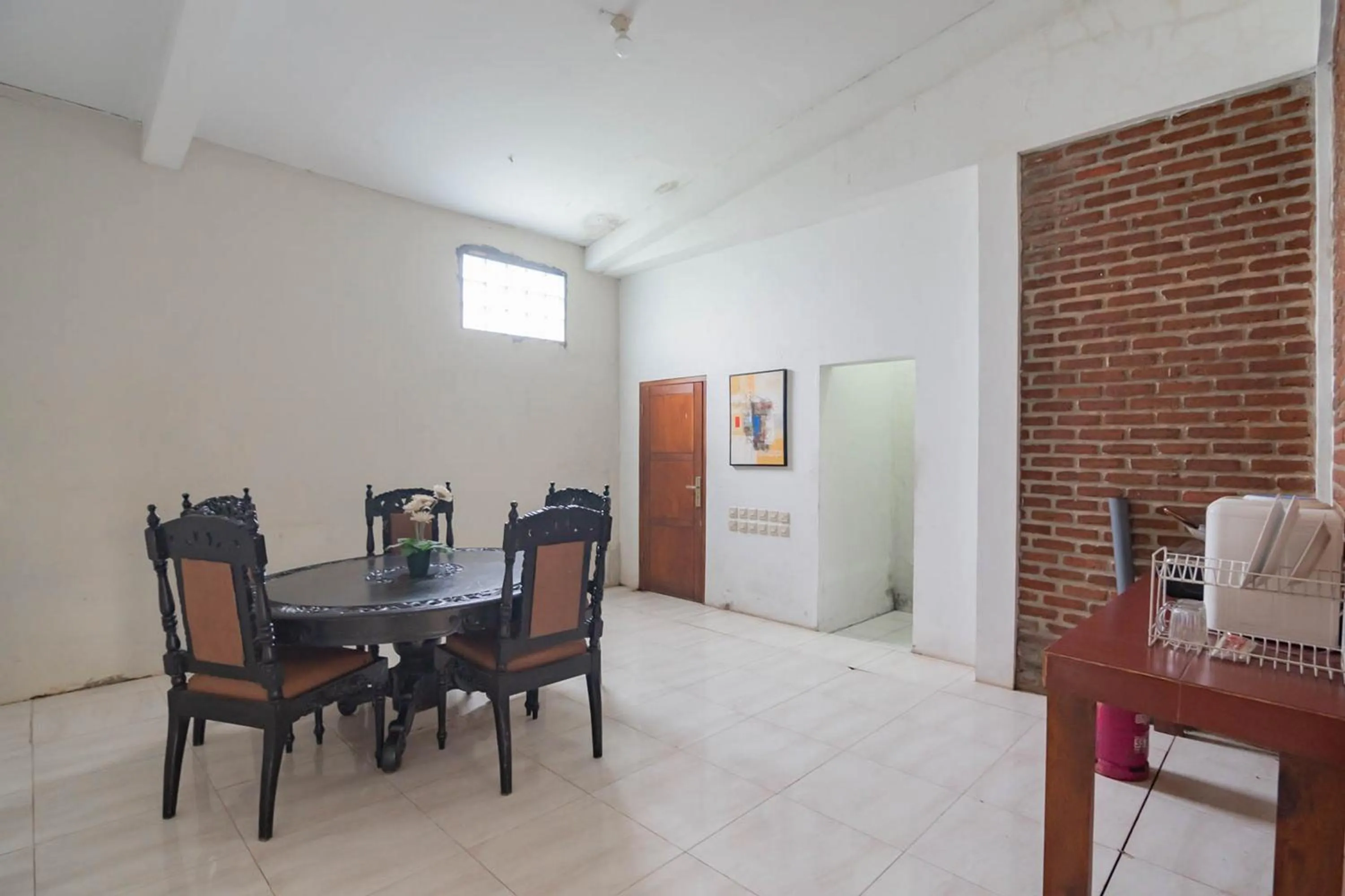 Living room in RedDoorz near Farmhouse Lembang