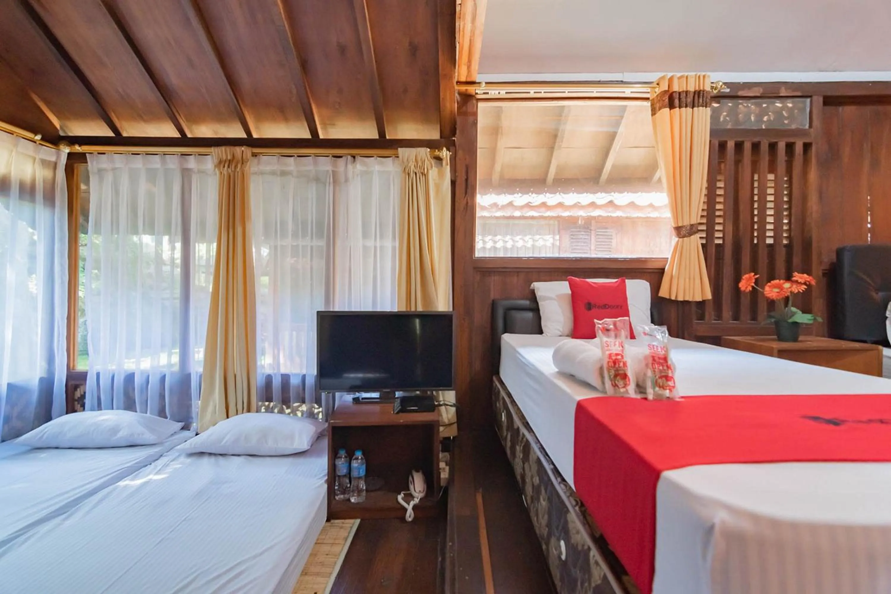 Bedroom, Bed in RedDoorz near Farmhouse Lembang