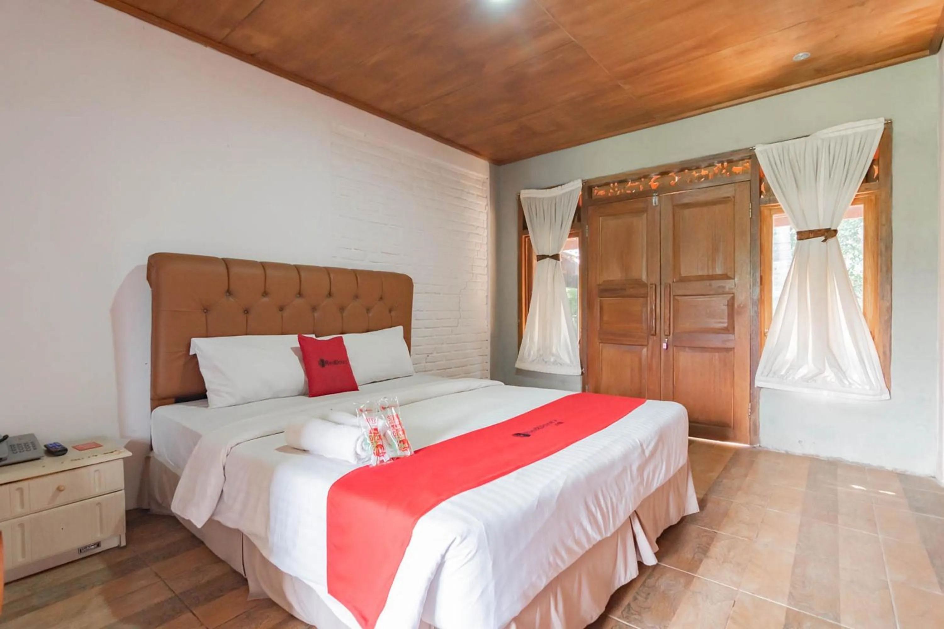 Bedroom, Bed in RedDoorz near Farmhouse Lembang