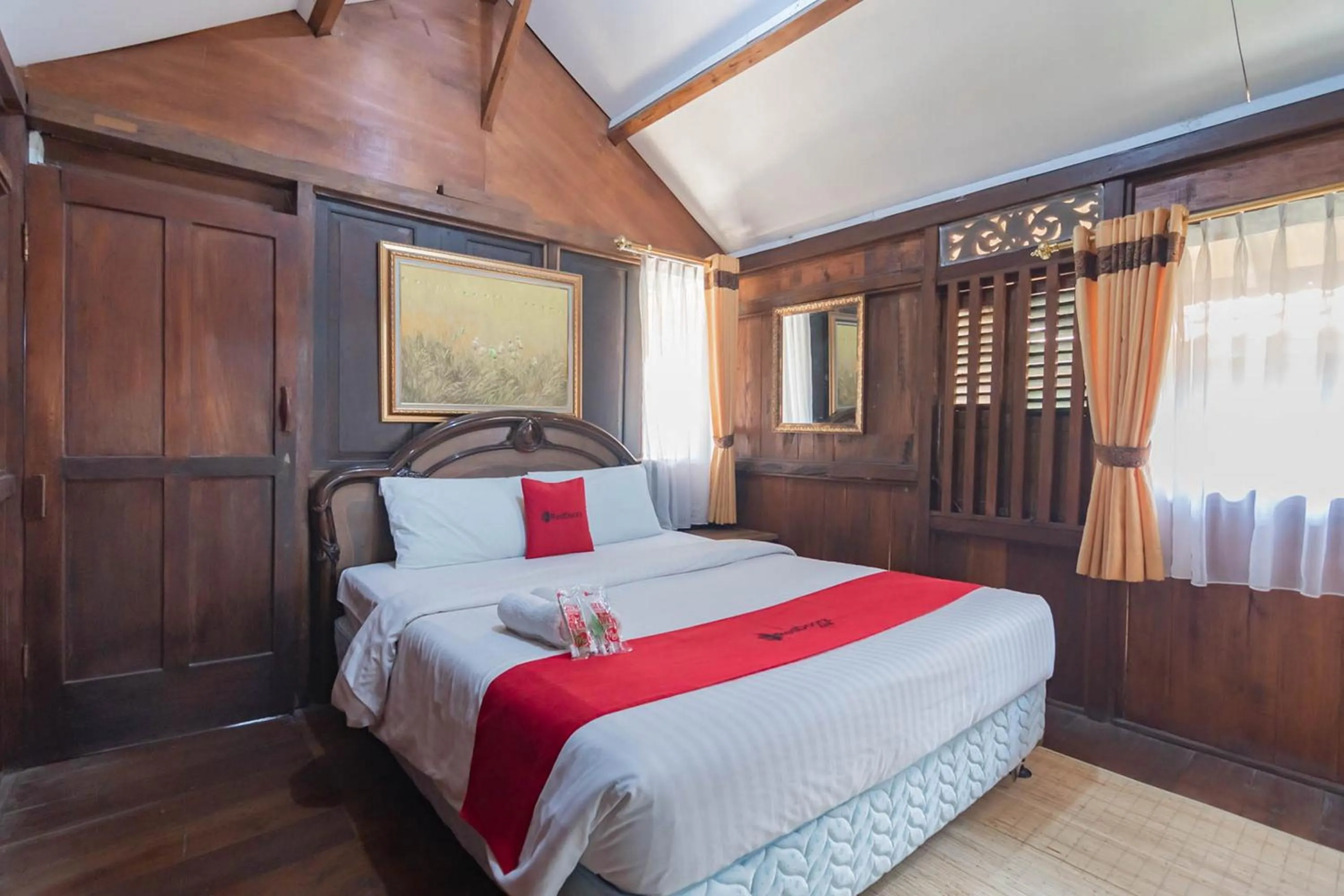 Bed in RedDoorz near Farmhouse Lembang