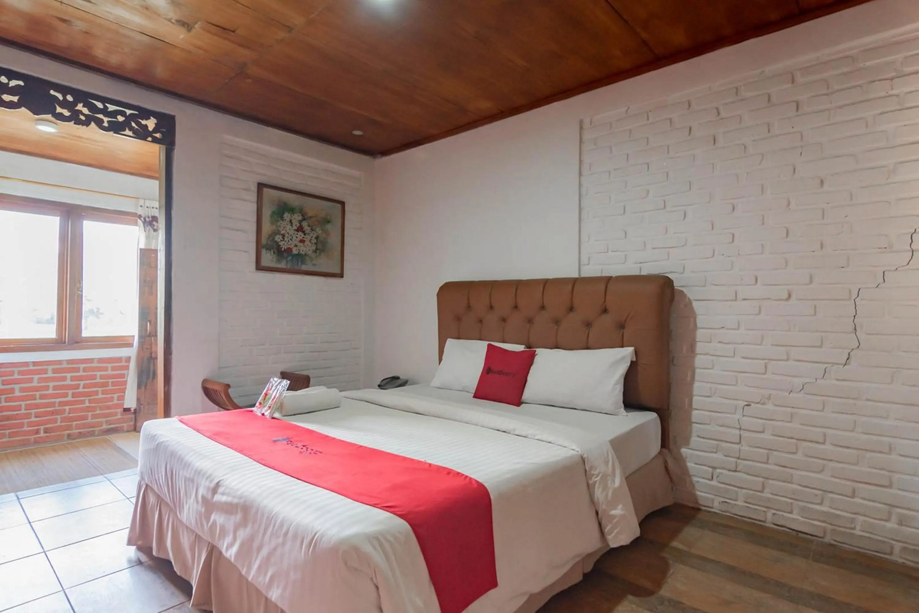 Bedroom, Bed in RedDoorz near Farmhouse Lembang
