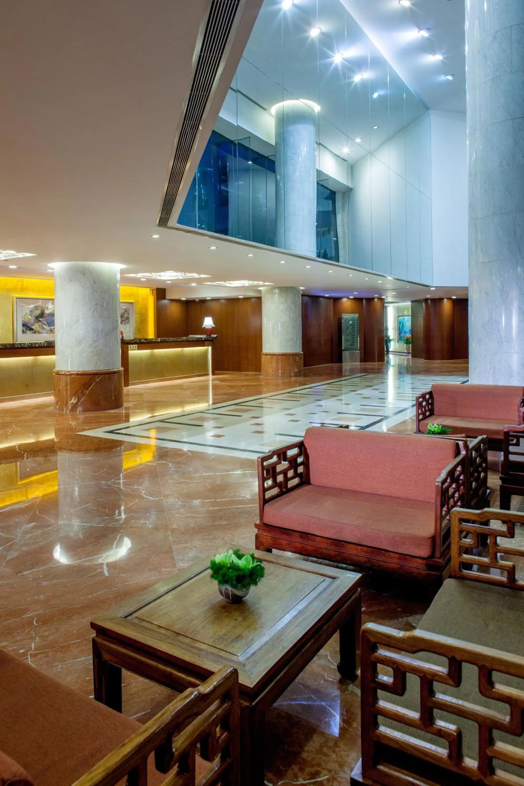 Communal lounge/ TV room in Beijing Landmark Towers