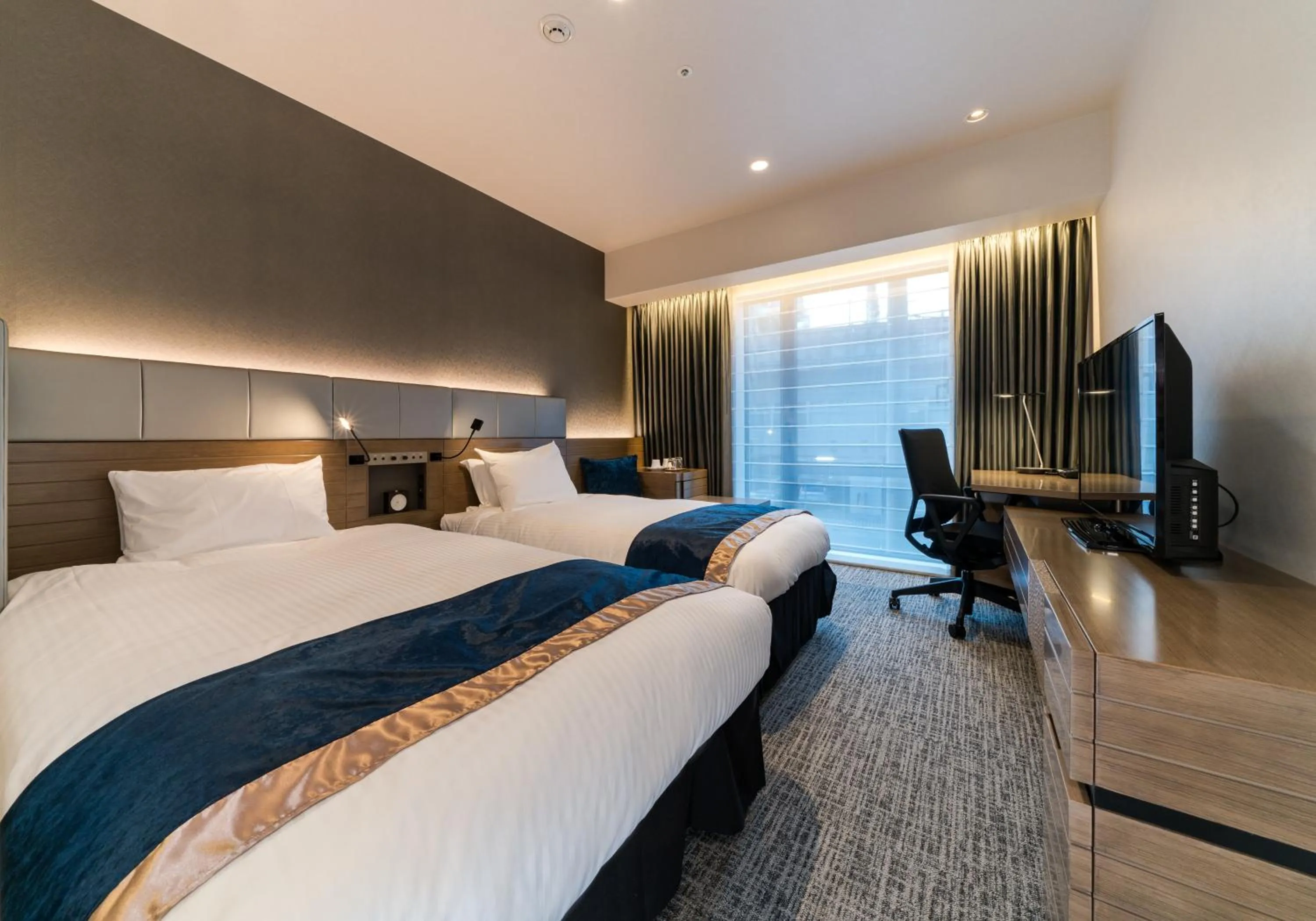 Photo of the whole room, Bed in Daiwa Roynet Hotel Kyoto Terrace Hachijo PREMIER