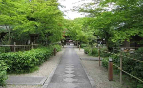 Nearby landmark in Guesthouse Hyakumanben Cross
