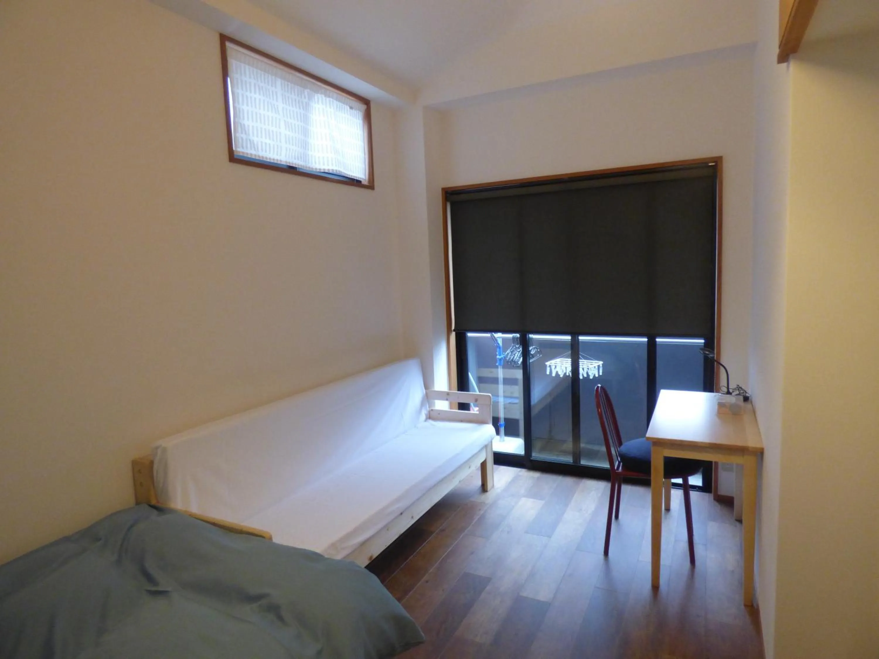 Photo of the whole room, Bed in Guesthouse Hyakumanben Cross
