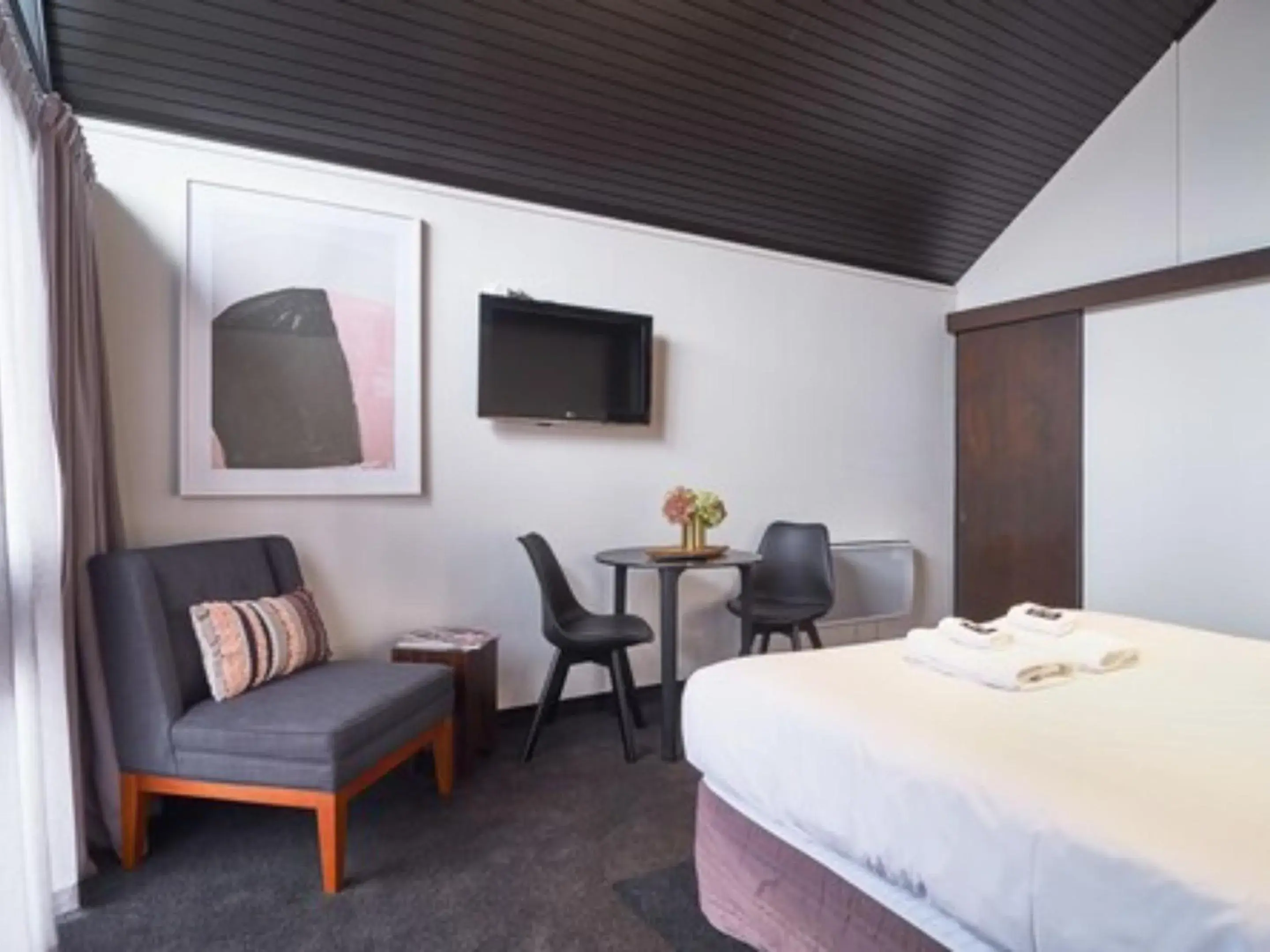 Deluxe Queen Studio in Hotel Carlton Mill Deluxe Queen Studio in Hotel Carlton Mill