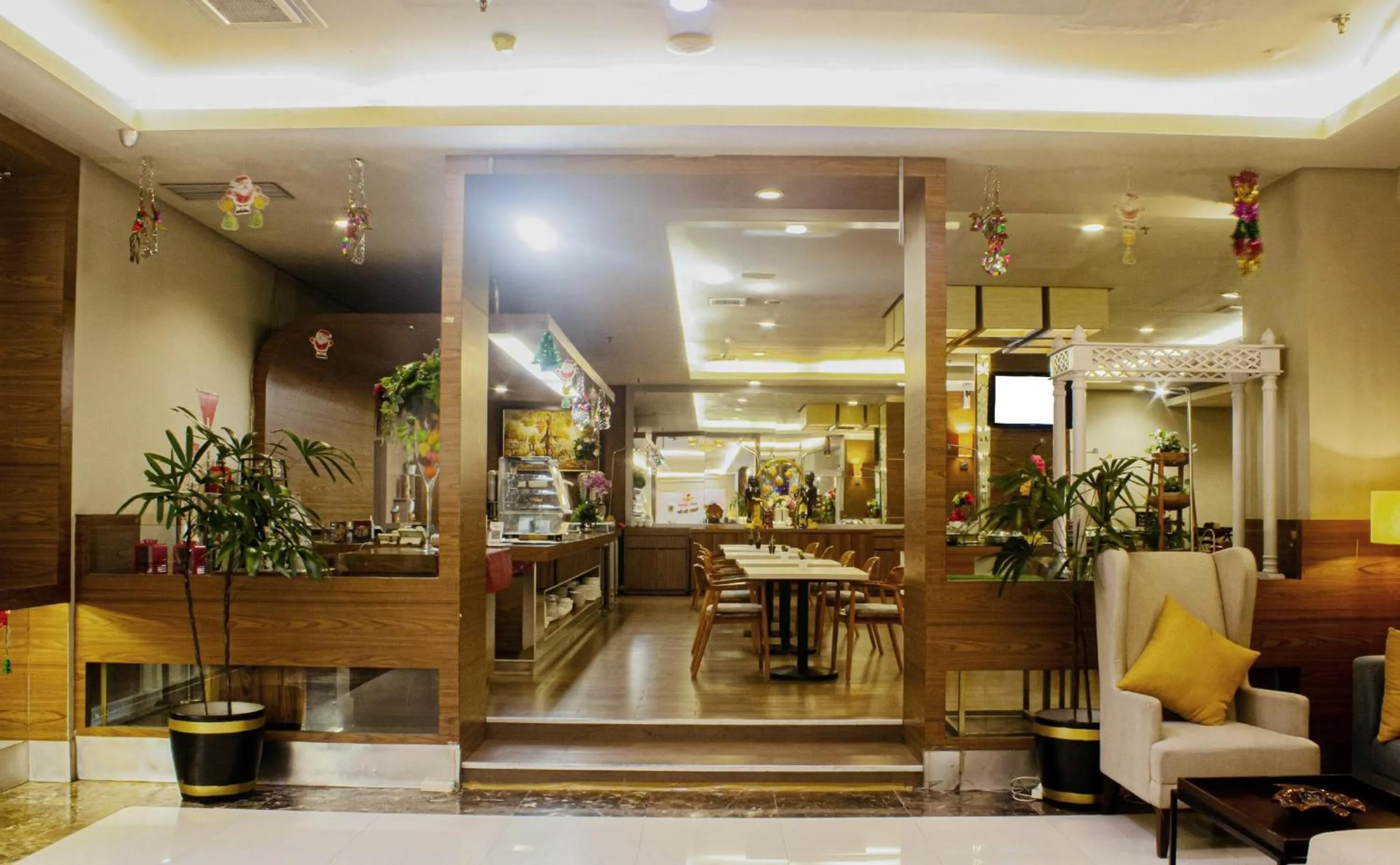 Restaurant/places to eat in Swiss-Belexpress Jayapura