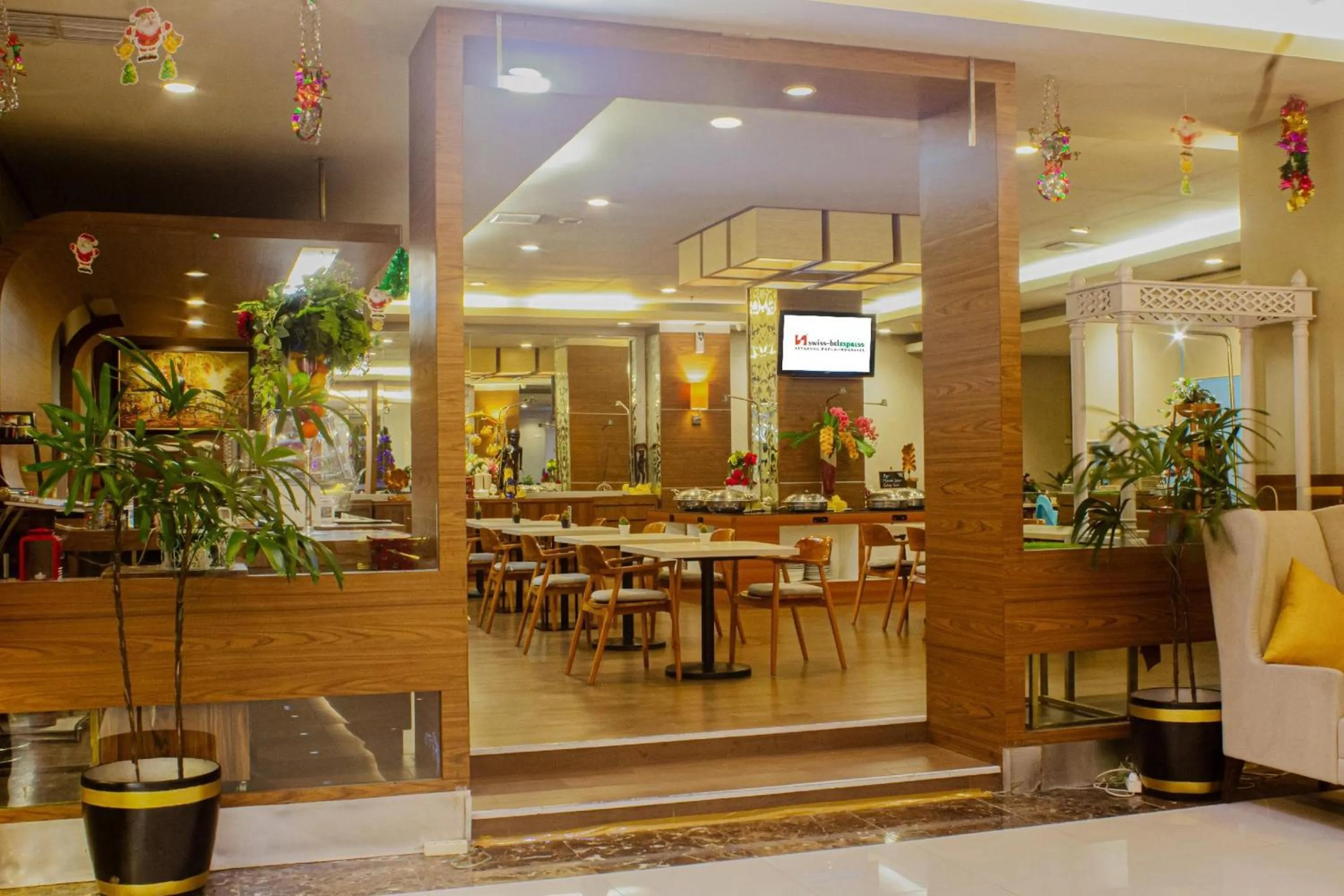 Restaurant/places to eat in Swiss-Belexpress Jayapura