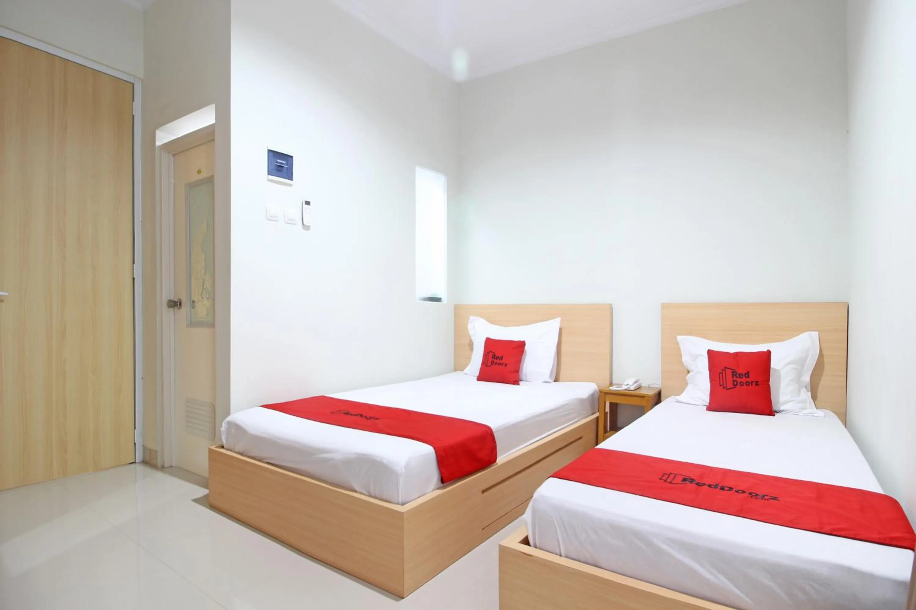 Bedroom, Bed in RedDoorz near AMIKOM Yogyakarta