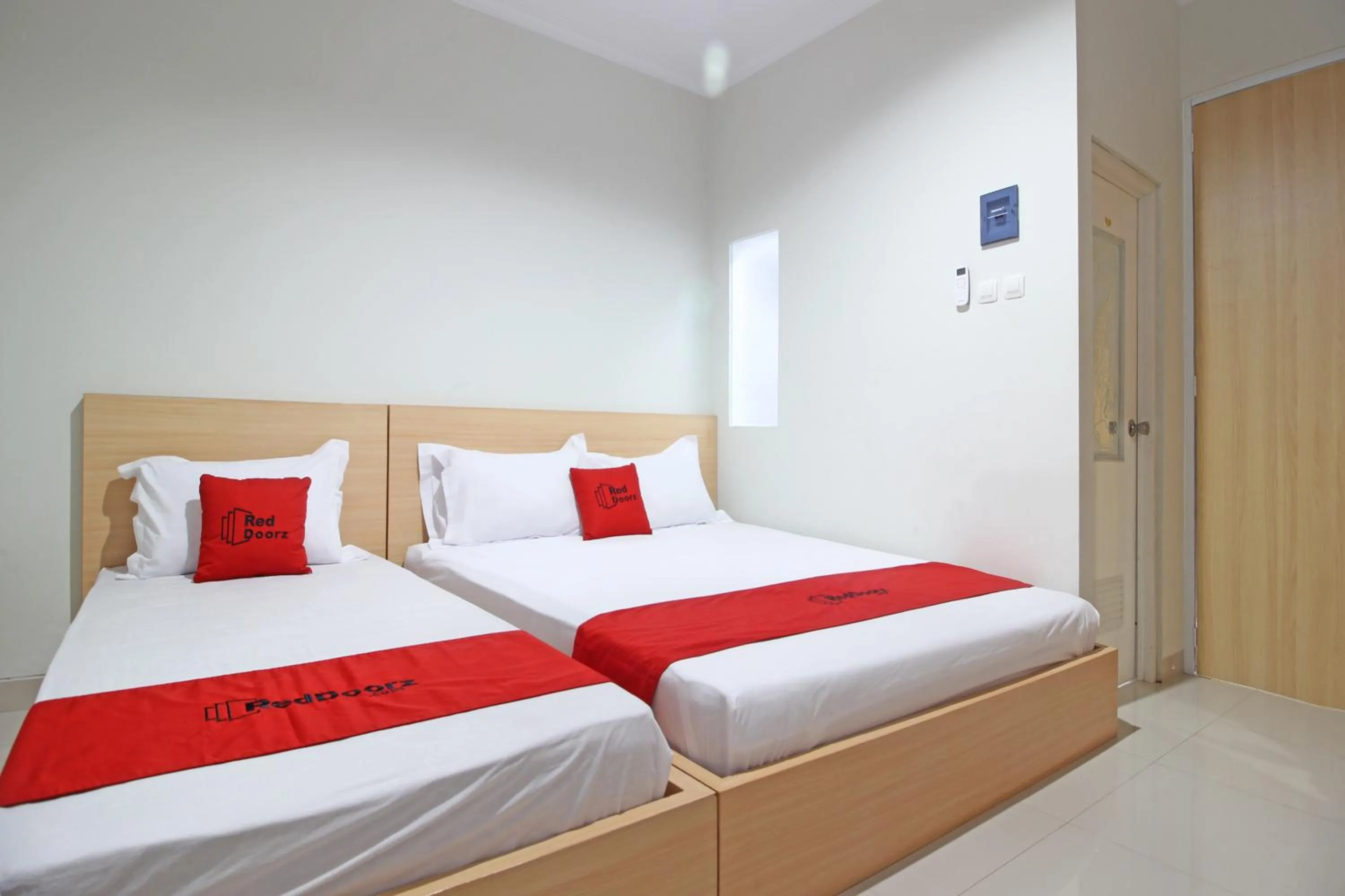 Bedroom, Bed in RedDoorz near AMIKOM Yogyakarta