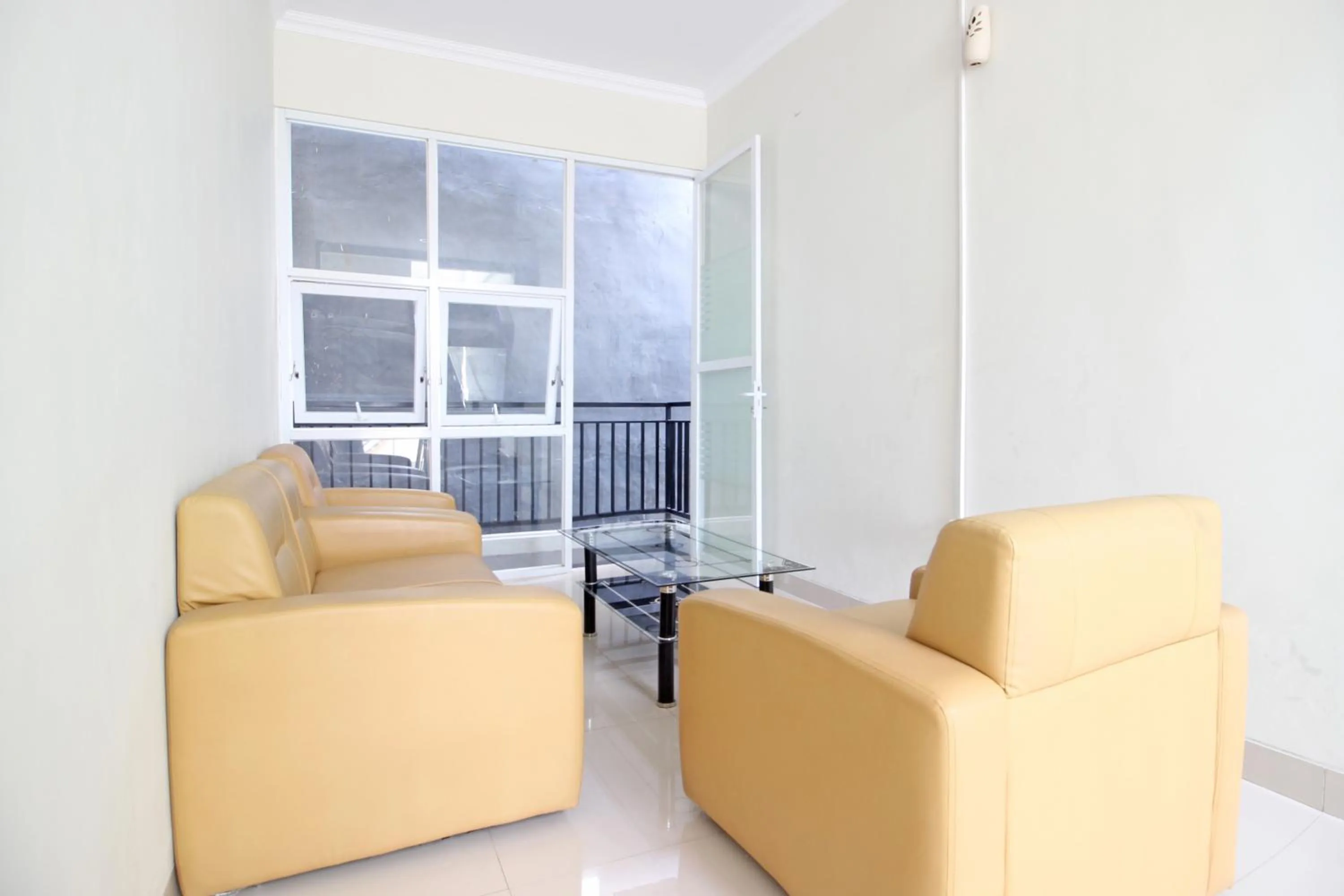 Lobby or reception in RedDoorz near AMIKOM Yogyakarta