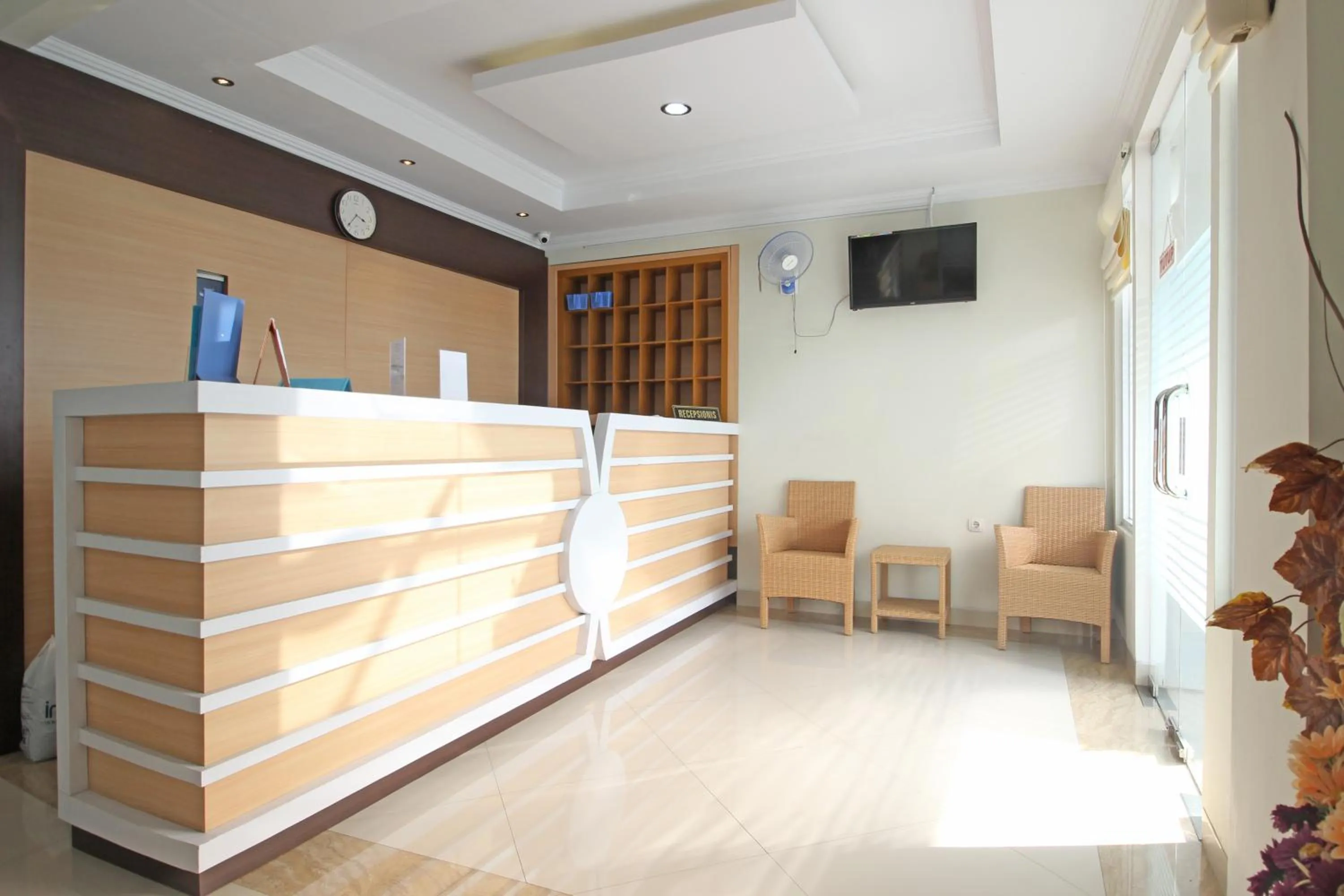 Lobby or reception in RedDoorz near AMIKOM Yogyakarta