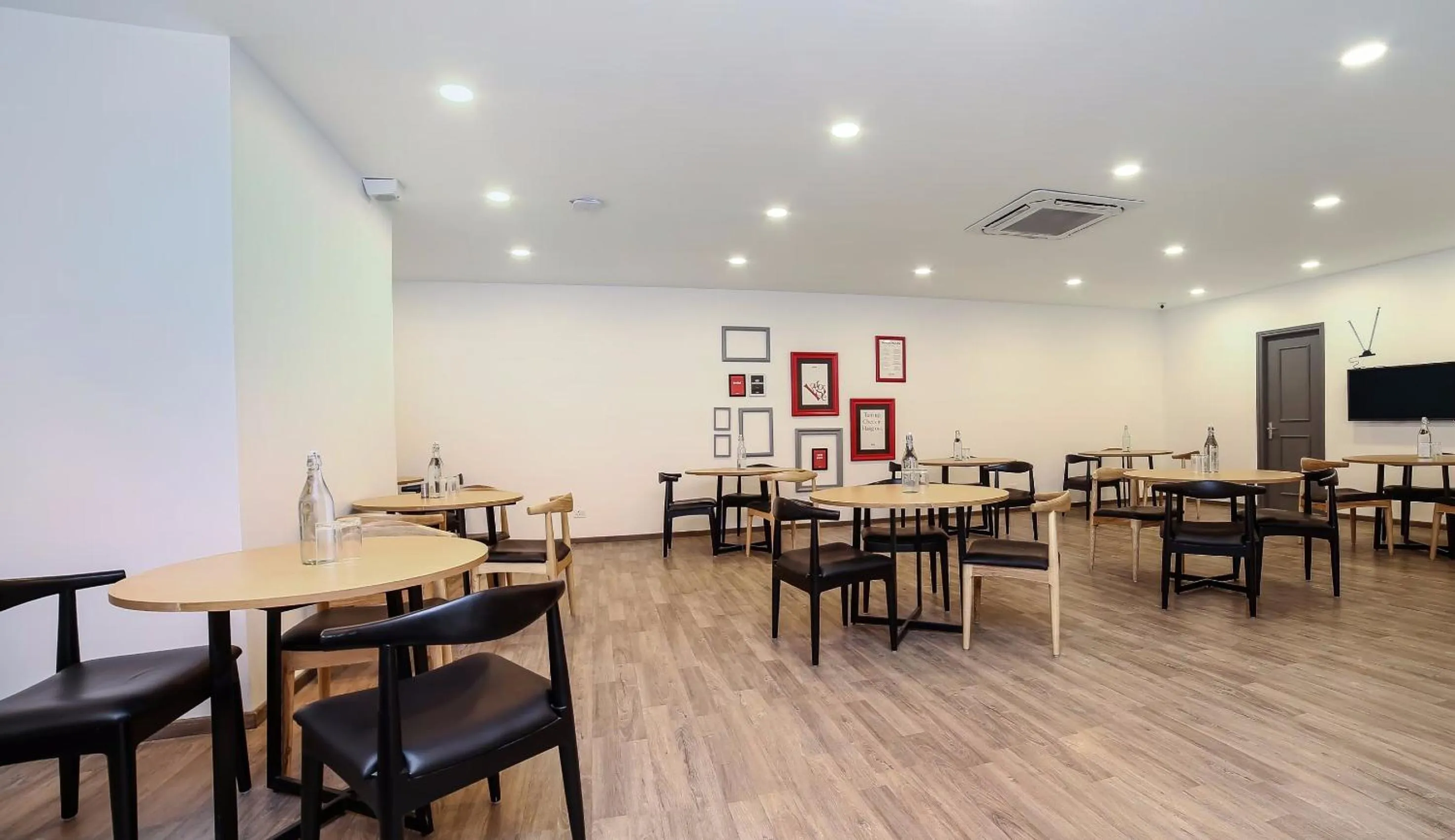 Restaurant/places to eat in Townhouse Chattarpur Opp. Tivoli Garden Near Chhatarpur Metro Station