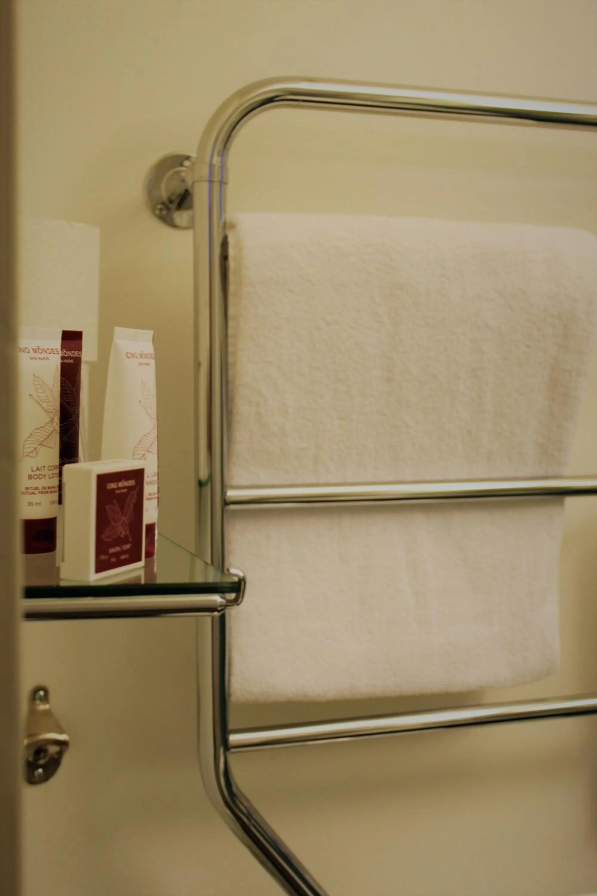 Bathroom in Rosersbergs Slottshotell