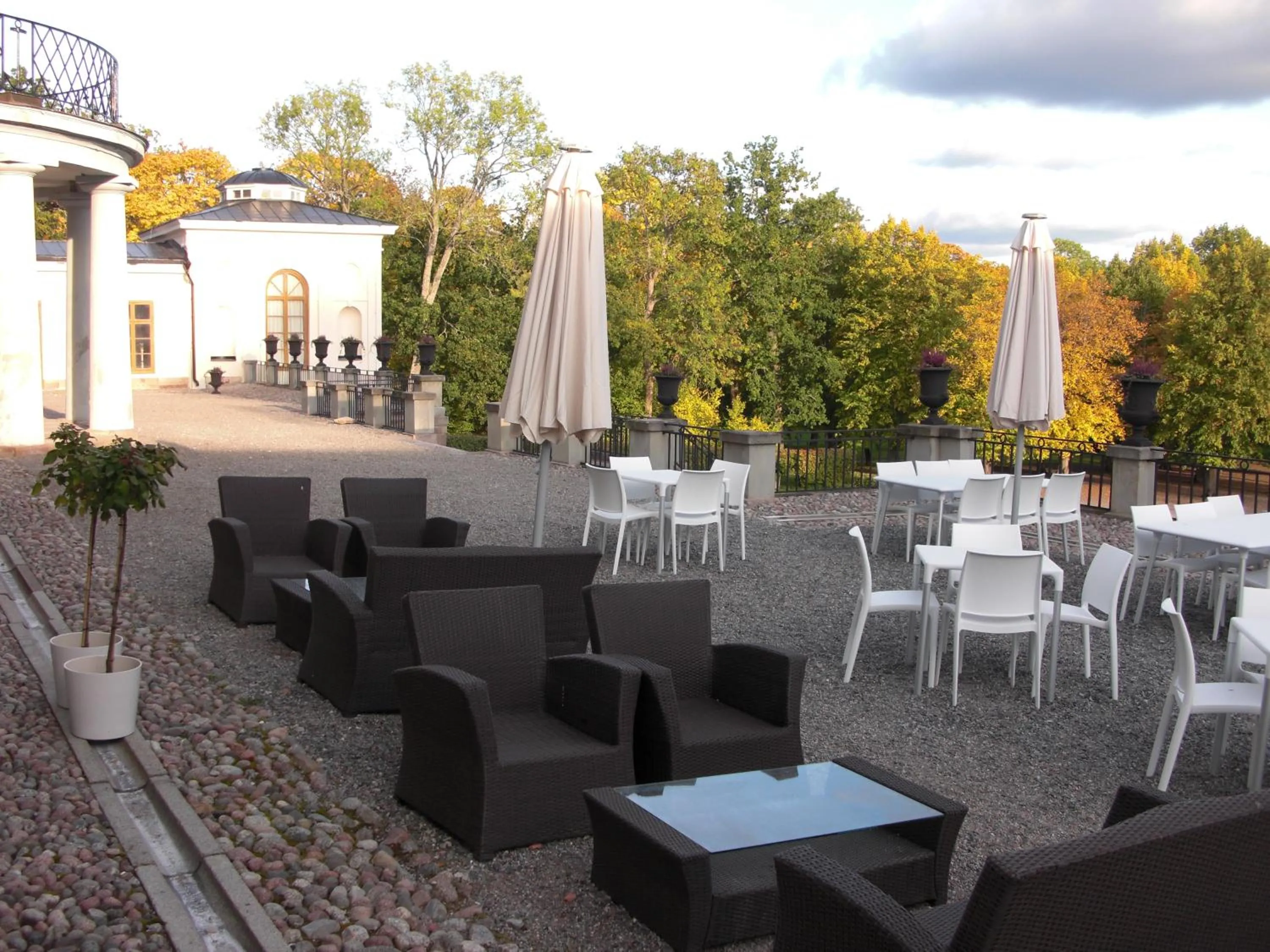 Patio in Rosersbergs Slottshotell