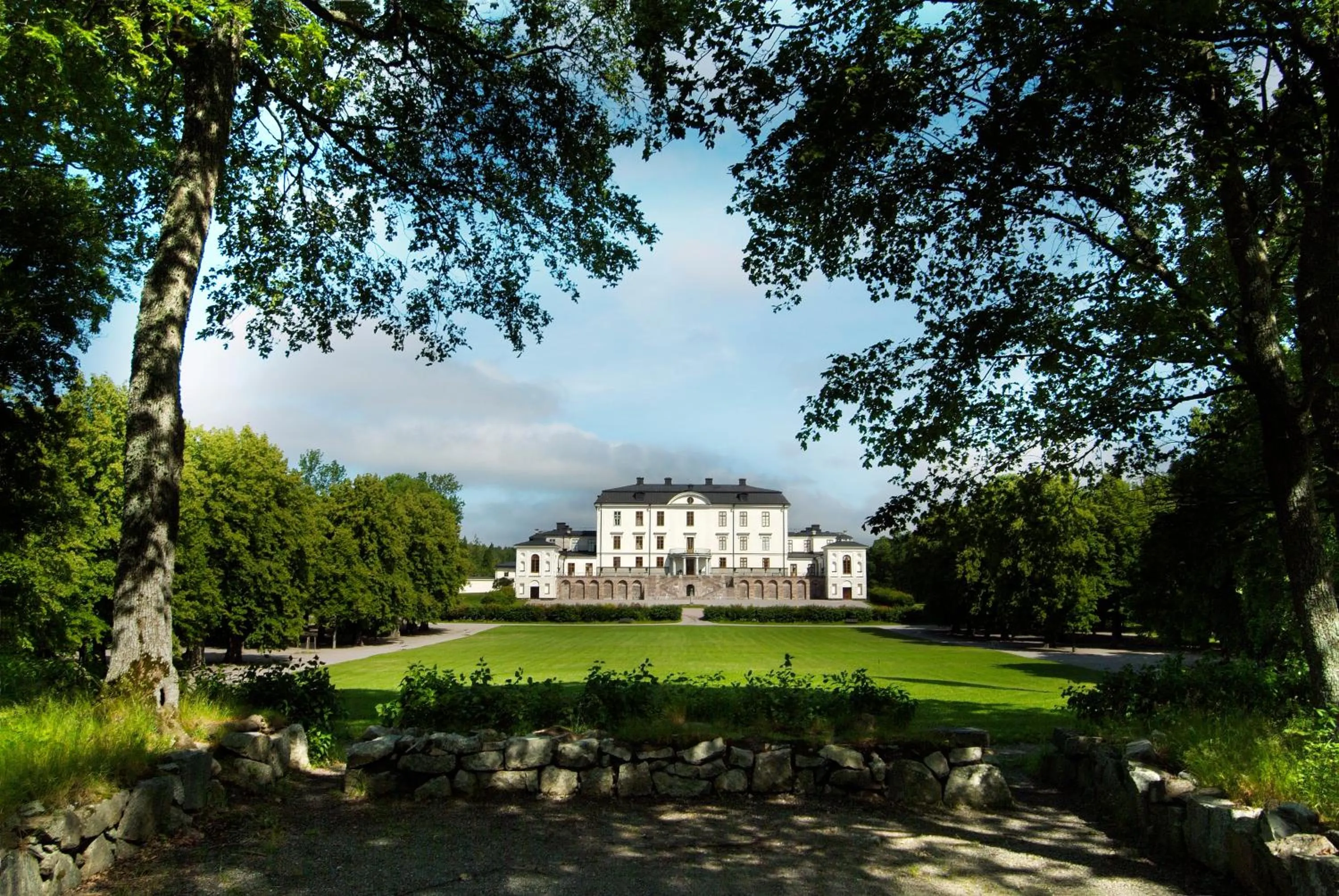 Facade/entrance in Rosersbergs Slottshotell