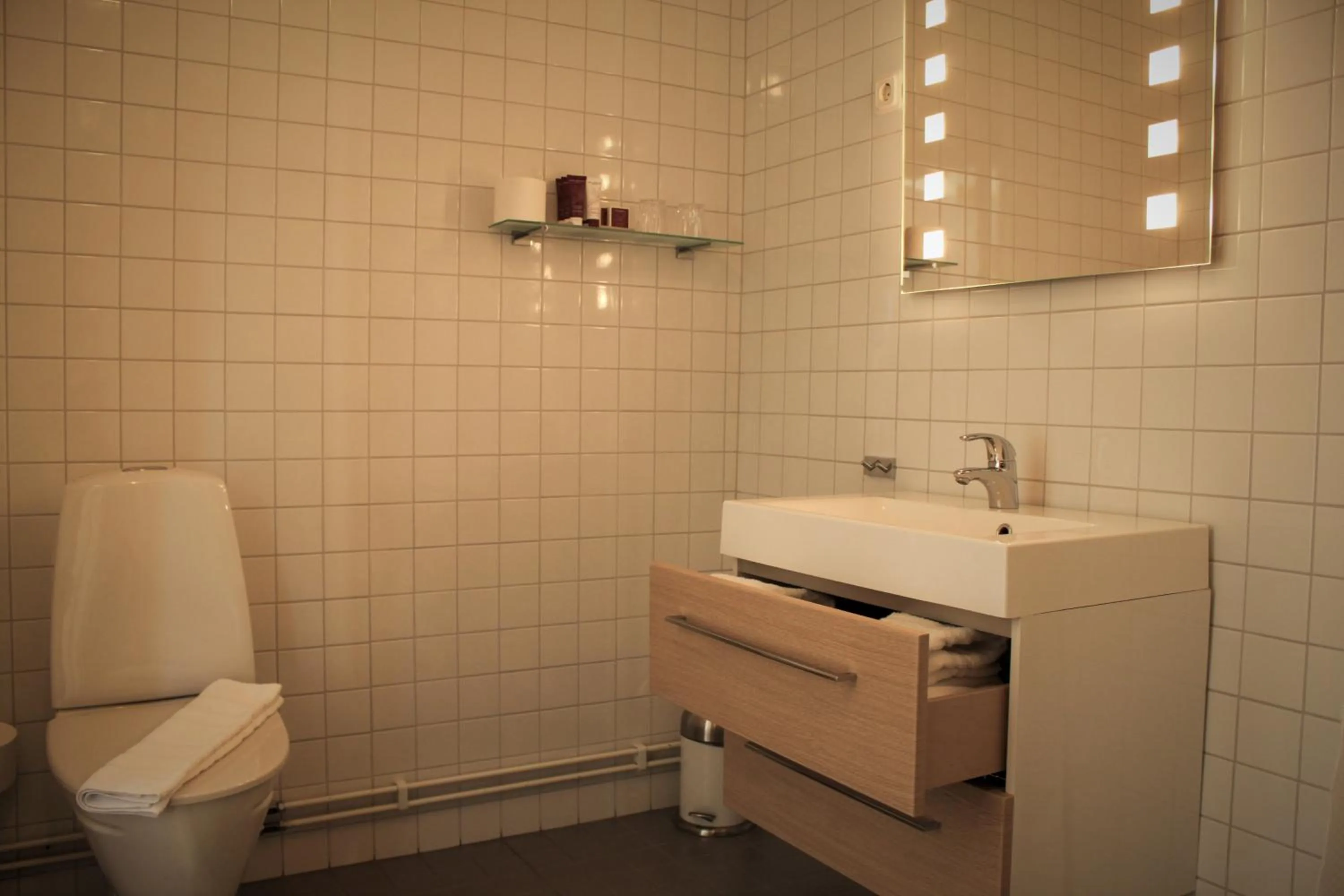 Bathroom in Rosersbergs Slottshotell