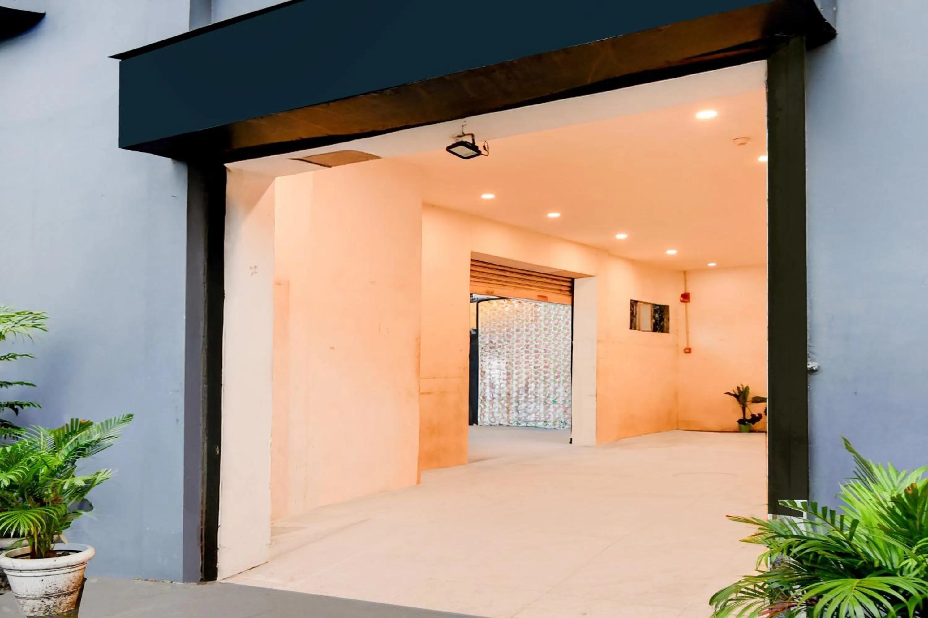 Facade/entrance in Super Townhouse Science City Formerly Hotel Mannat International