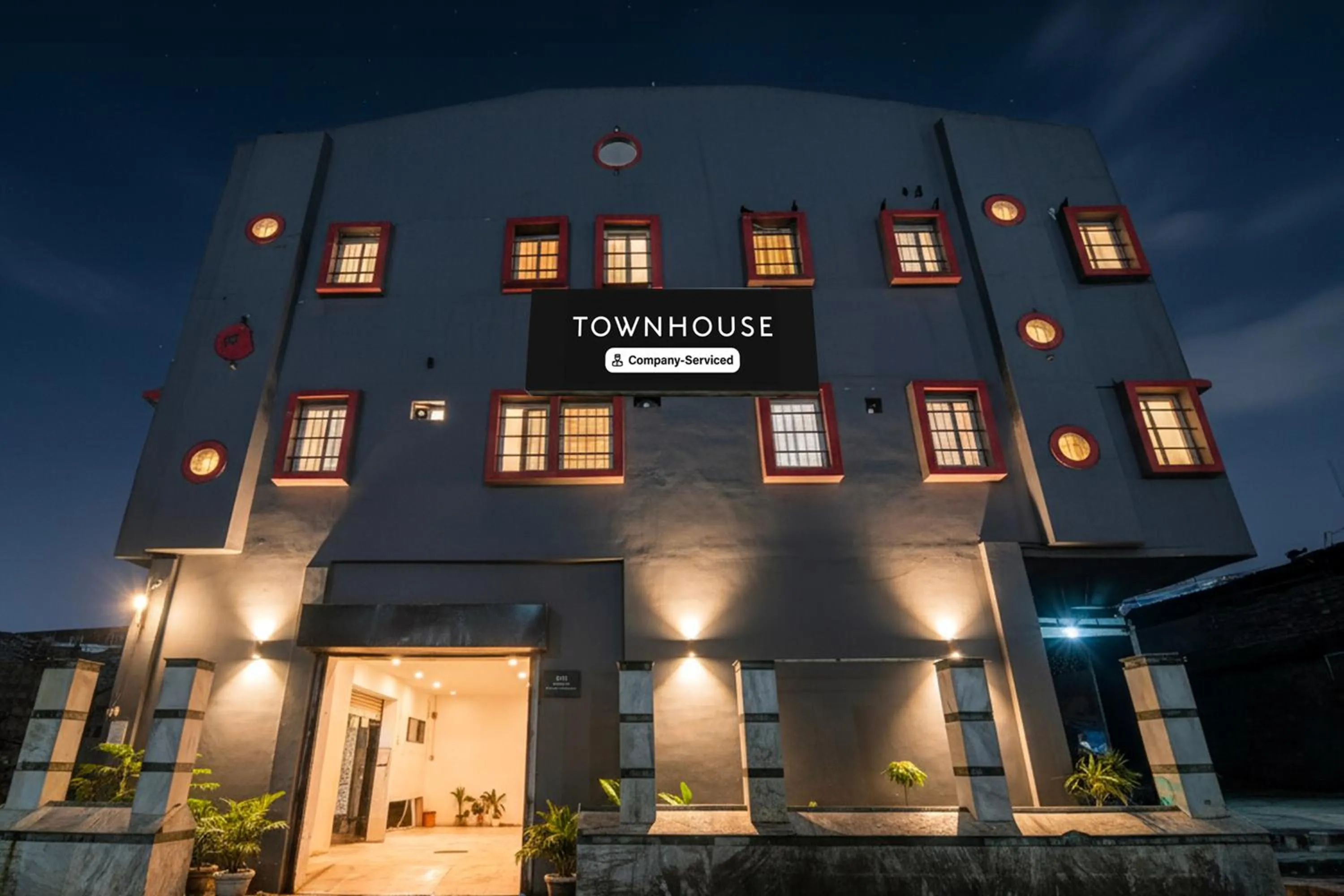 Facade/entrance in Super Townhouse Science City Formerly Hotel Mannat International