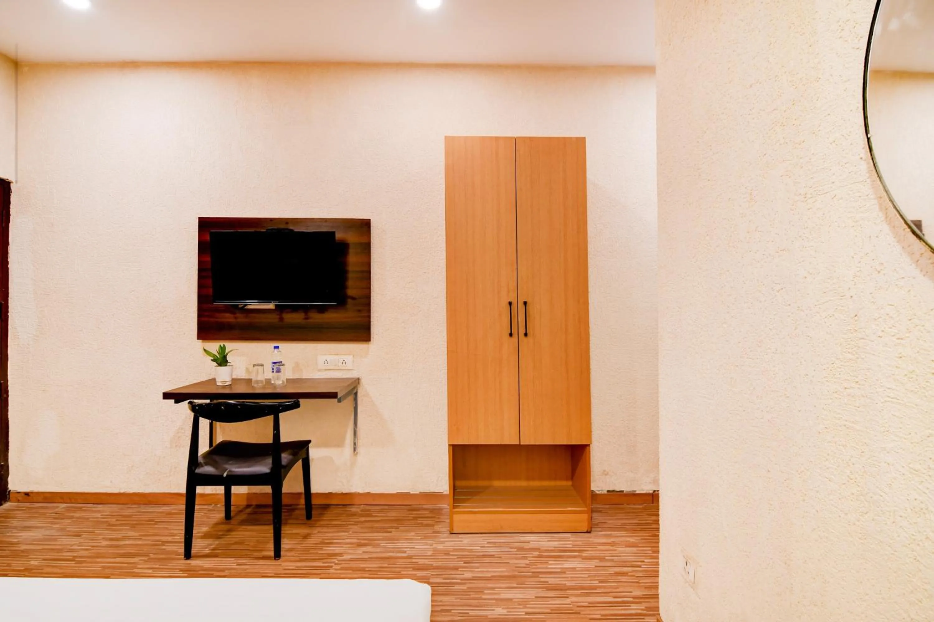 Bedroom in Super Townhouse Science City Formerly Hotel Mannat International