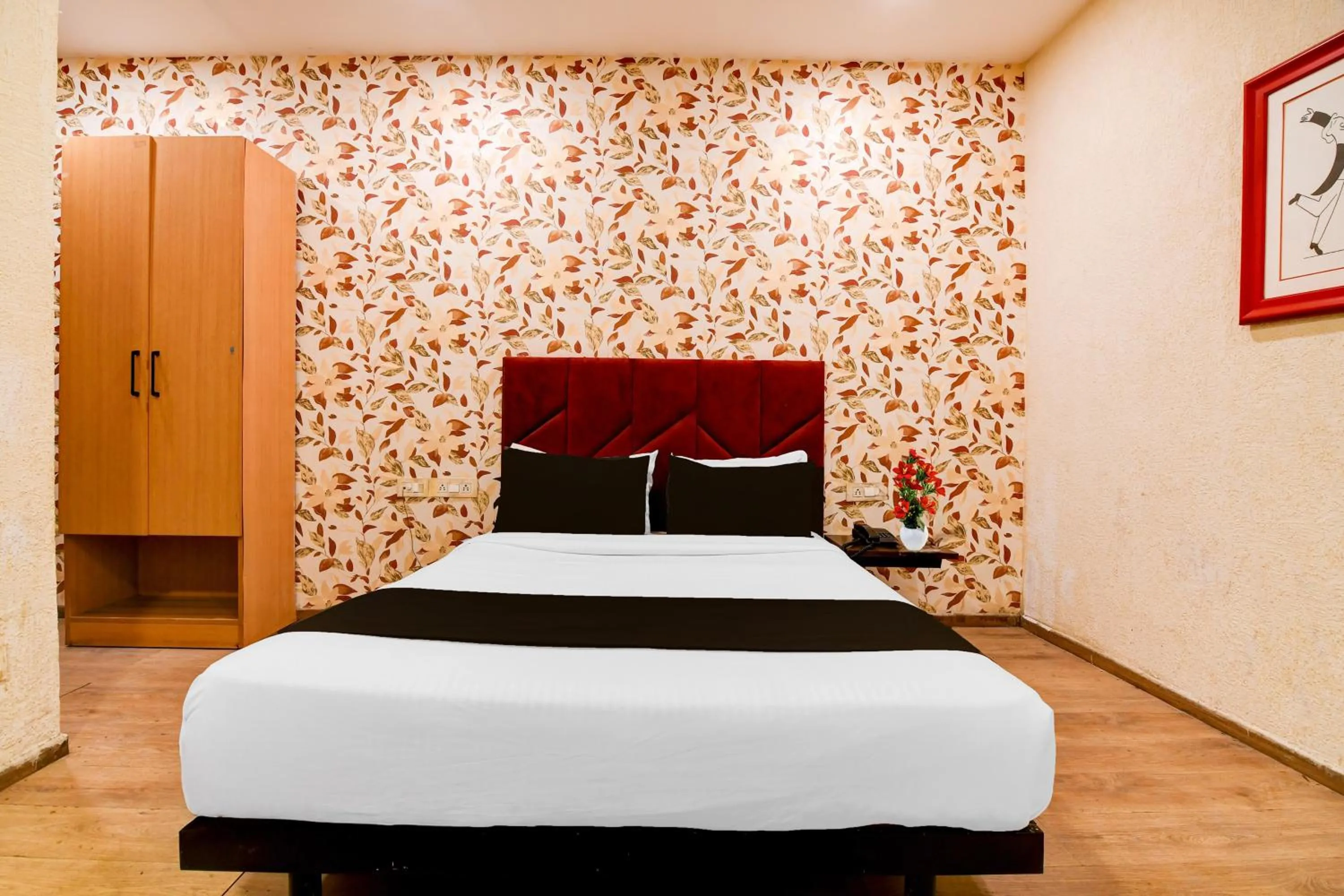 Bedroom, Bed in Super Townhouse Science City Formerly Hotel Mannat International