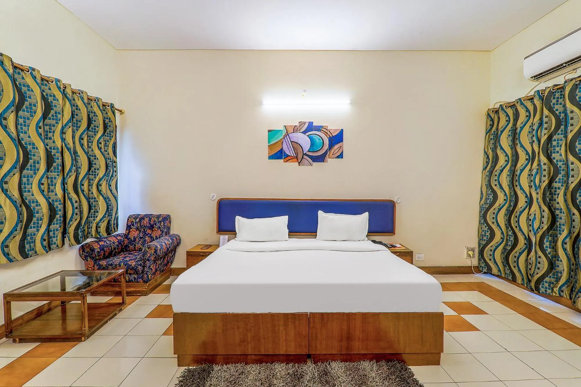 Photo of the whole room, Bed in Hotel Executive